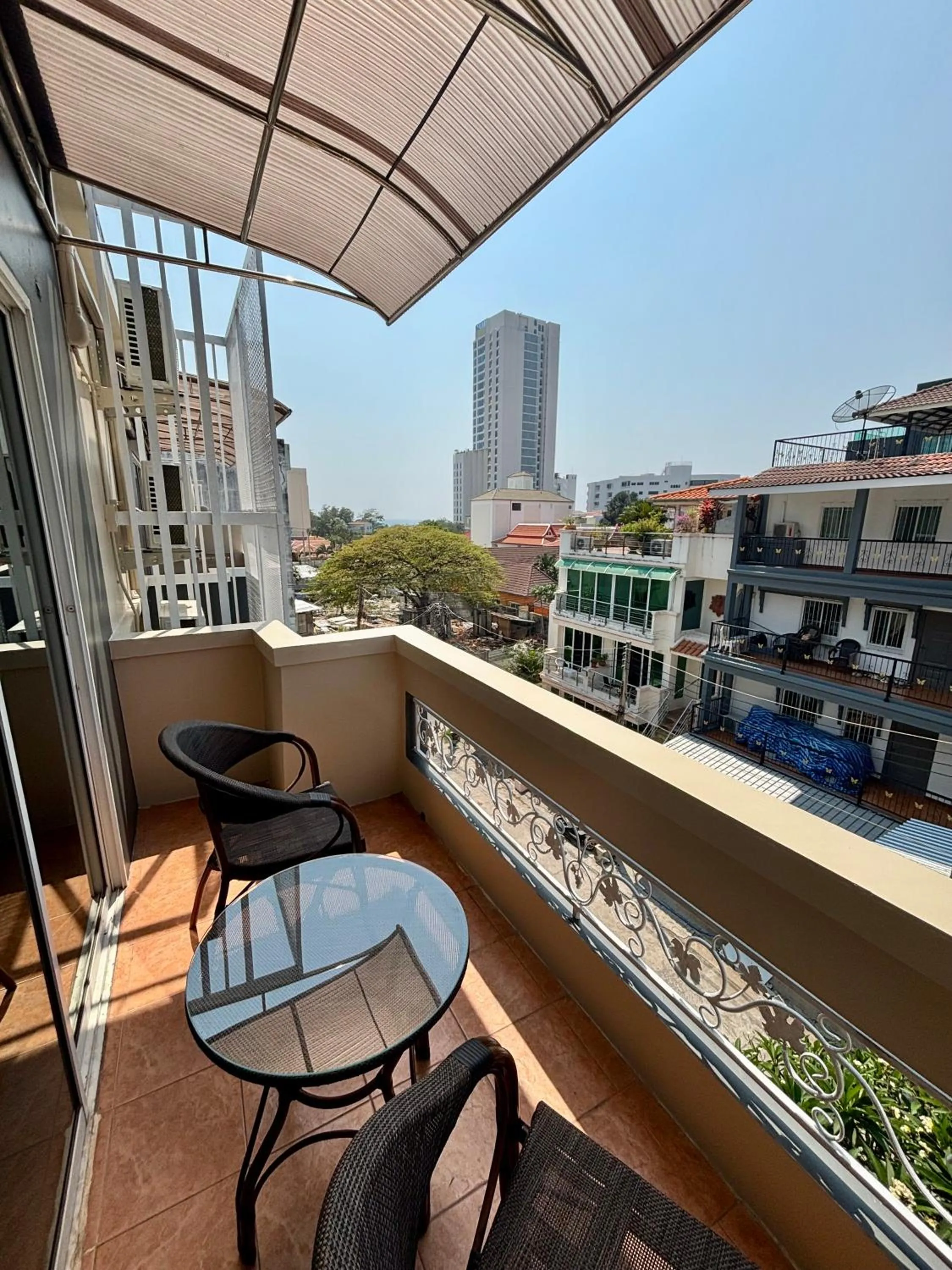 Balcony/Terrace in Charm Hostel at Pratumnak