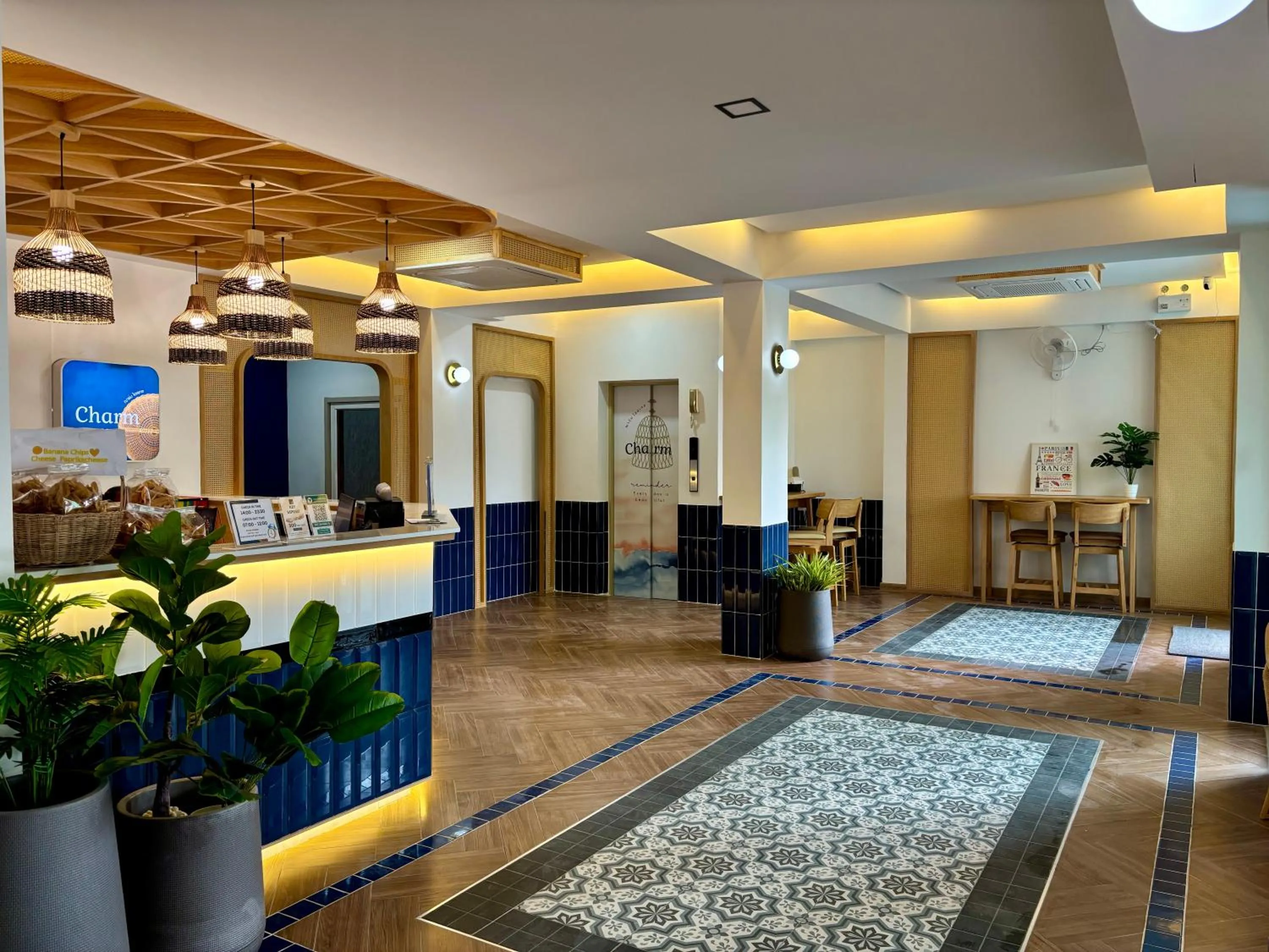 Lobby or reception in Charm Hostel at Pratumnak