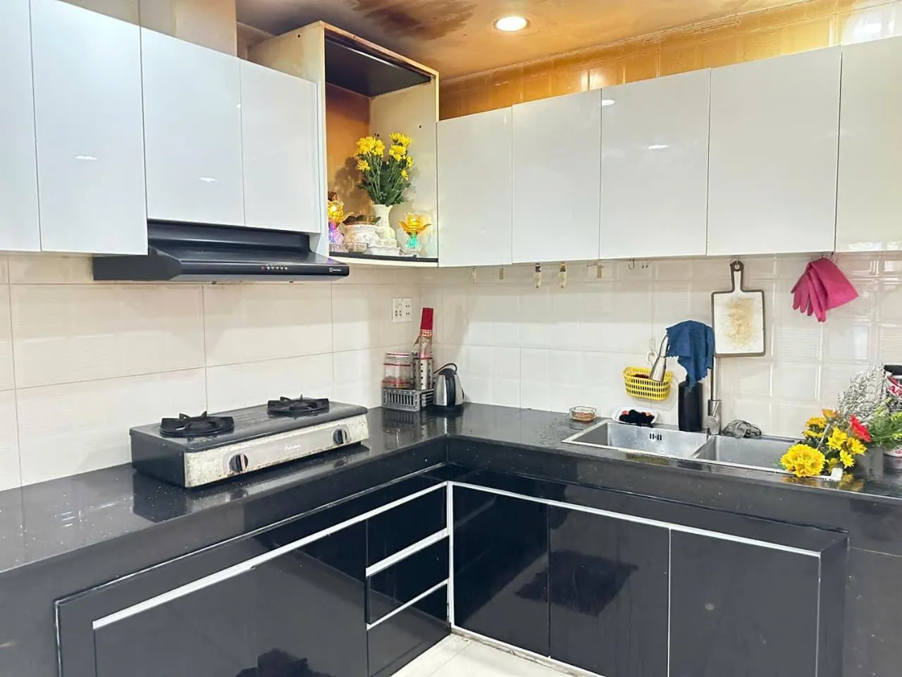 Kitchen or kitchenette in Bear Hotel & Homestay