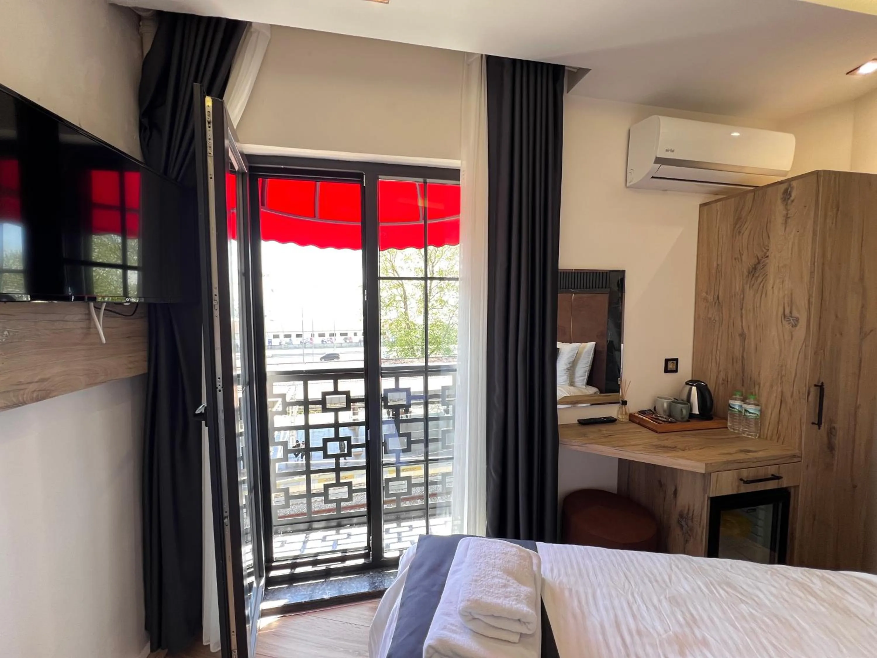 Sea view, Bed in The Bail Hotel