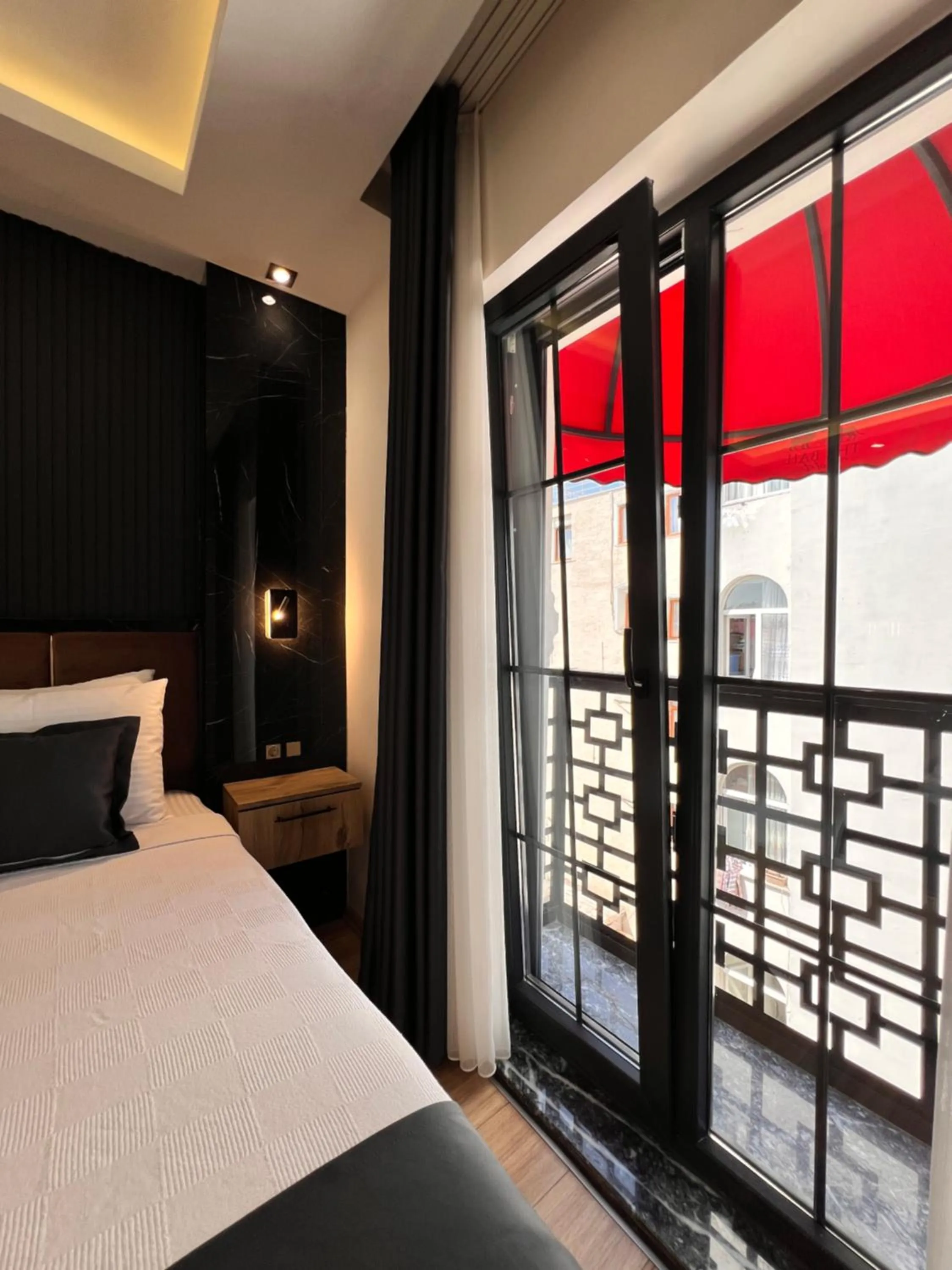 Balcony/Terrace, Bed in The Bail Hotel