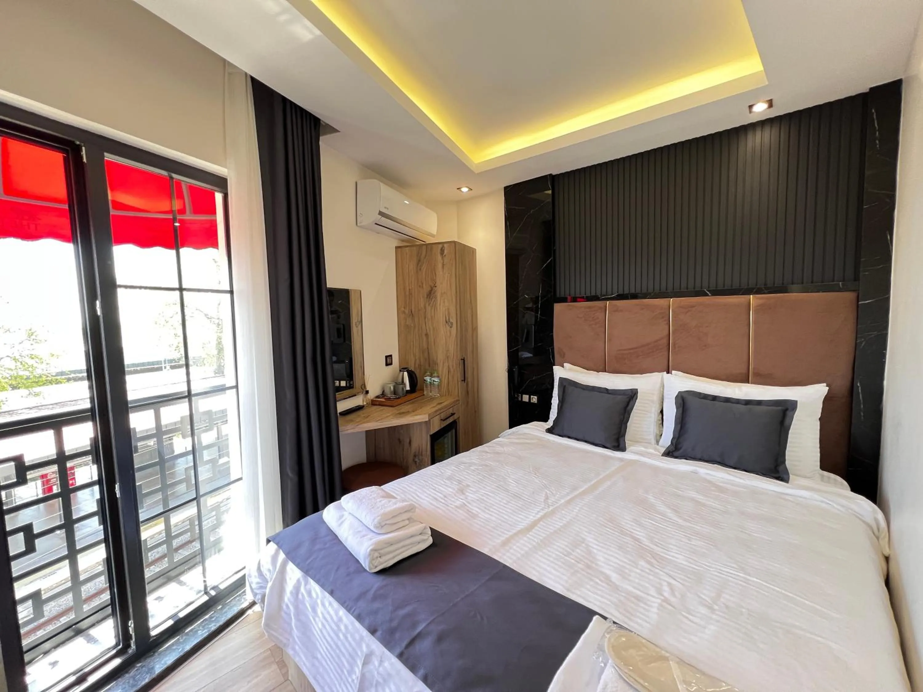 Sea view, Bed in The Bail Hotel