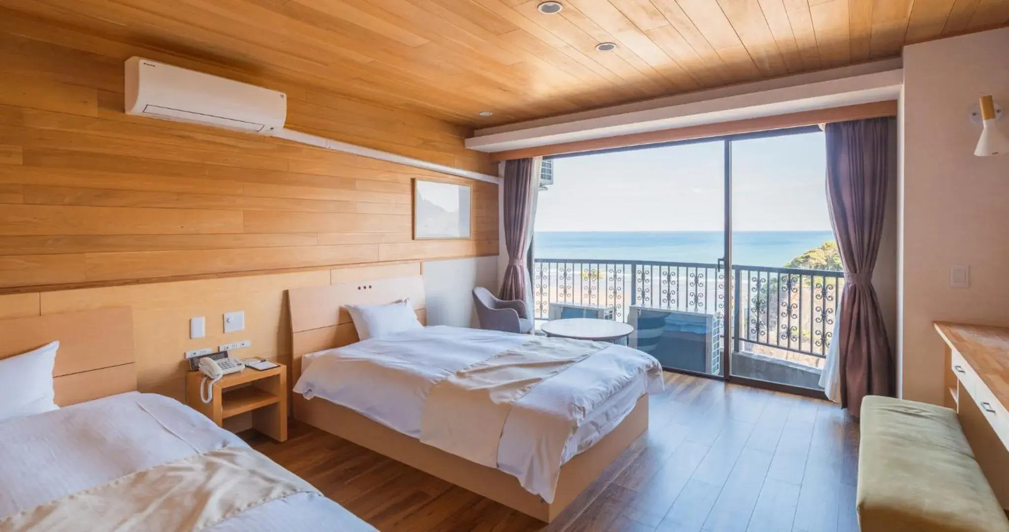 Deluxe Twin Room with Sea View - single occupancy in Hotel SEASONS NICHINAN Deluxe Twin Room with Sea View - single occupancy in Hotel SEASONS NICHINAN