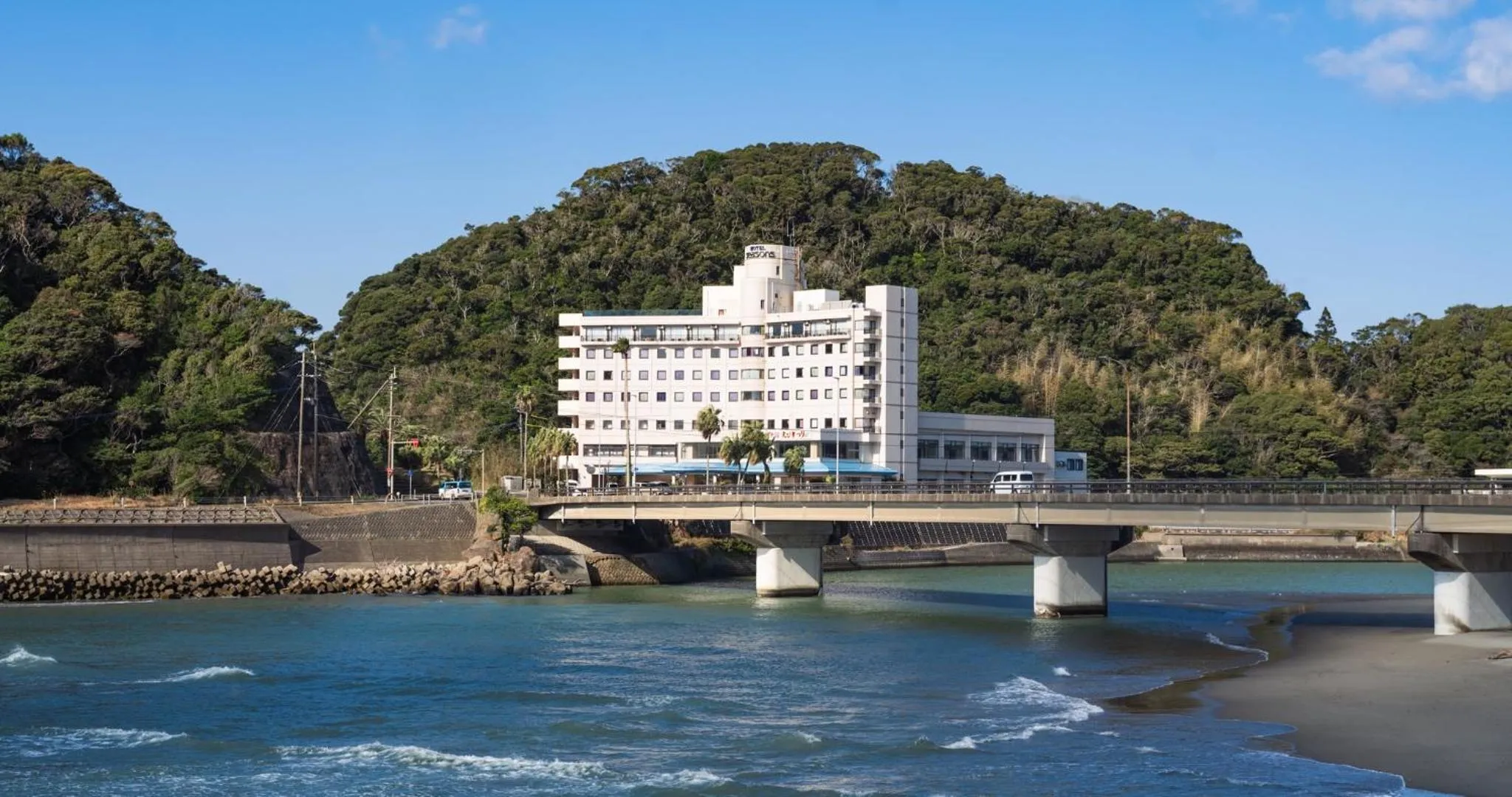 Property building in Hotel SEASONS NICHINAN
