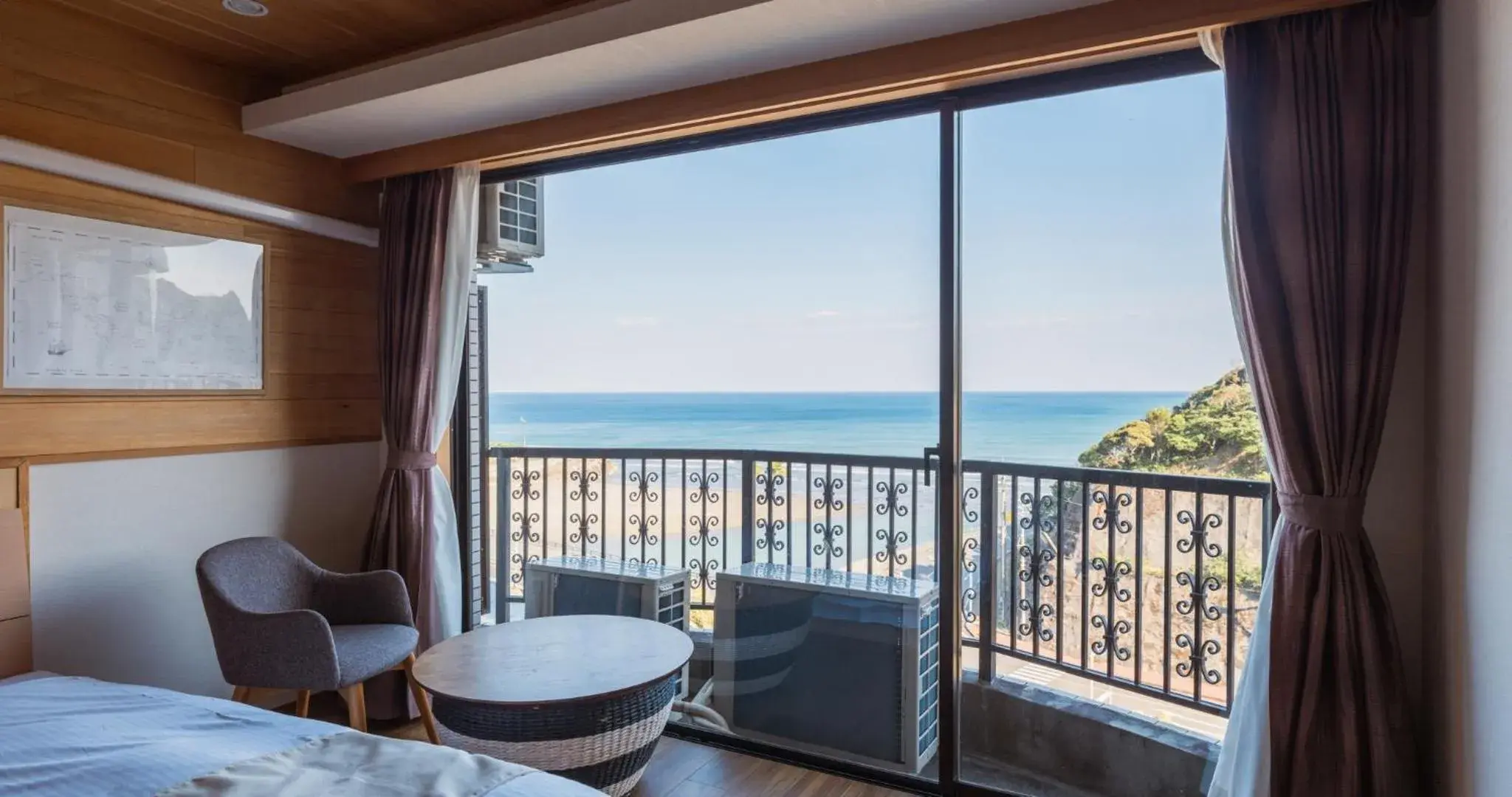 Deluxe Twin Room with Sea View in Hotel SEASONS NICHINAN Deluxe Twin Room with Sea View in Hotel SEASONS NICHINAN