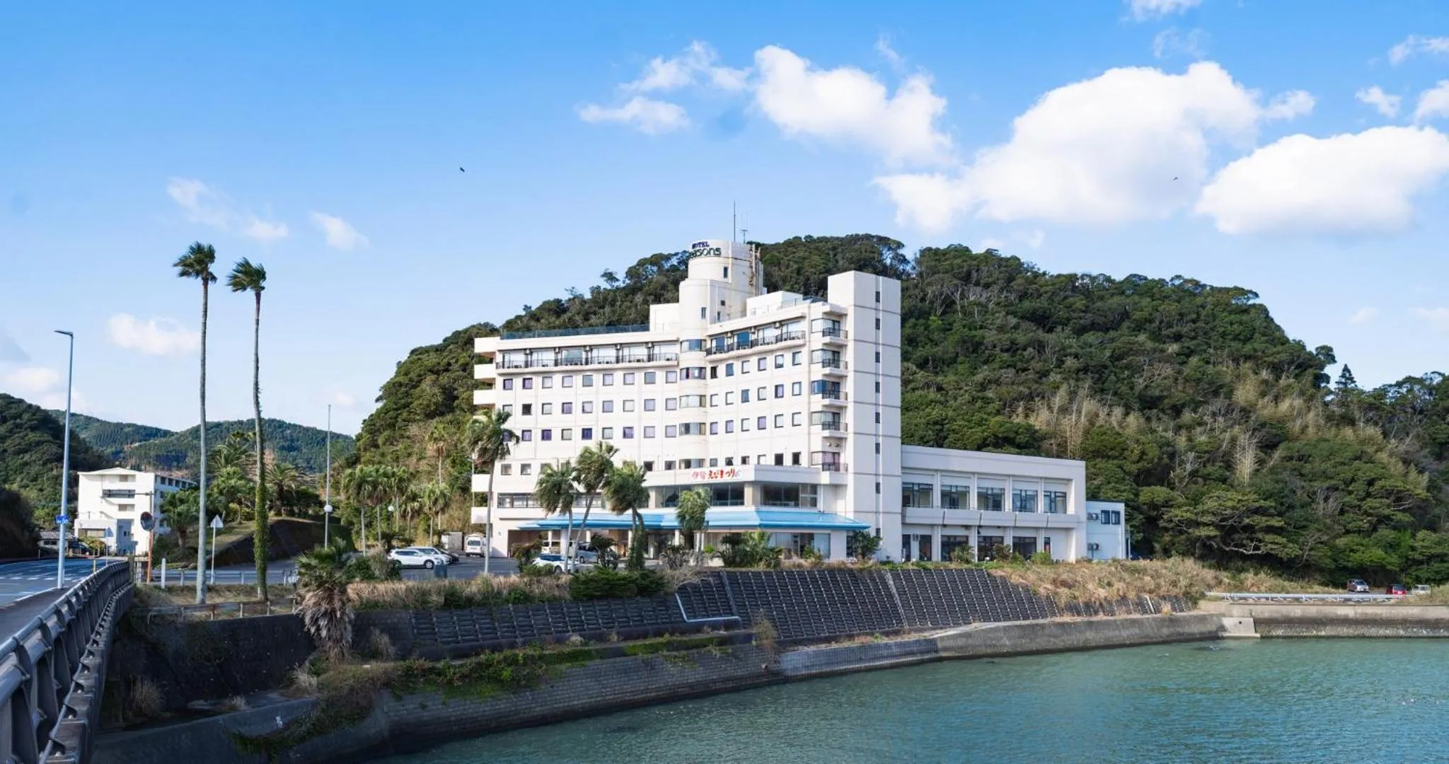 Property building in Hotel SEASONS NICHINAN