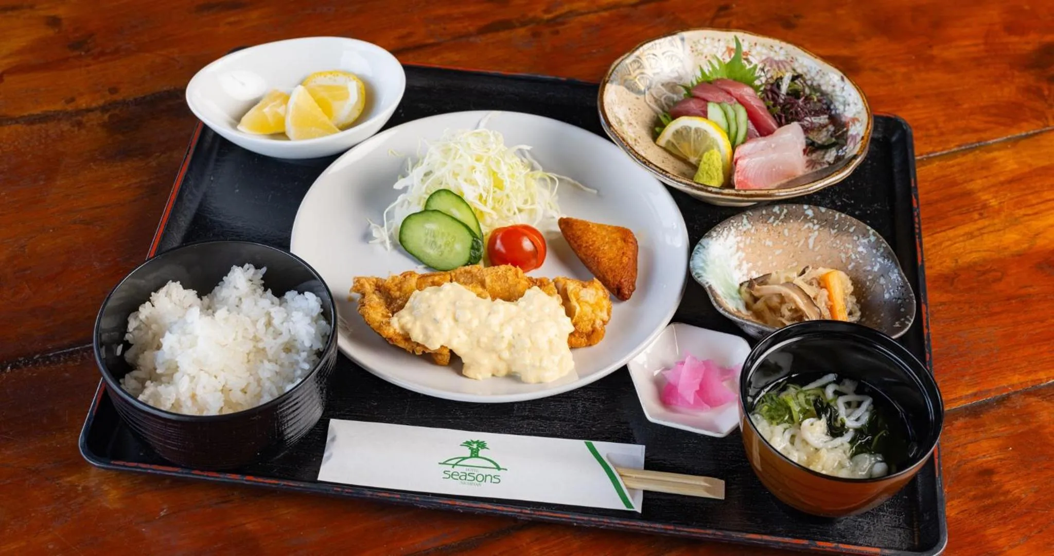 Restaurant/places to eat in Hotel SEASONS NICHINAN