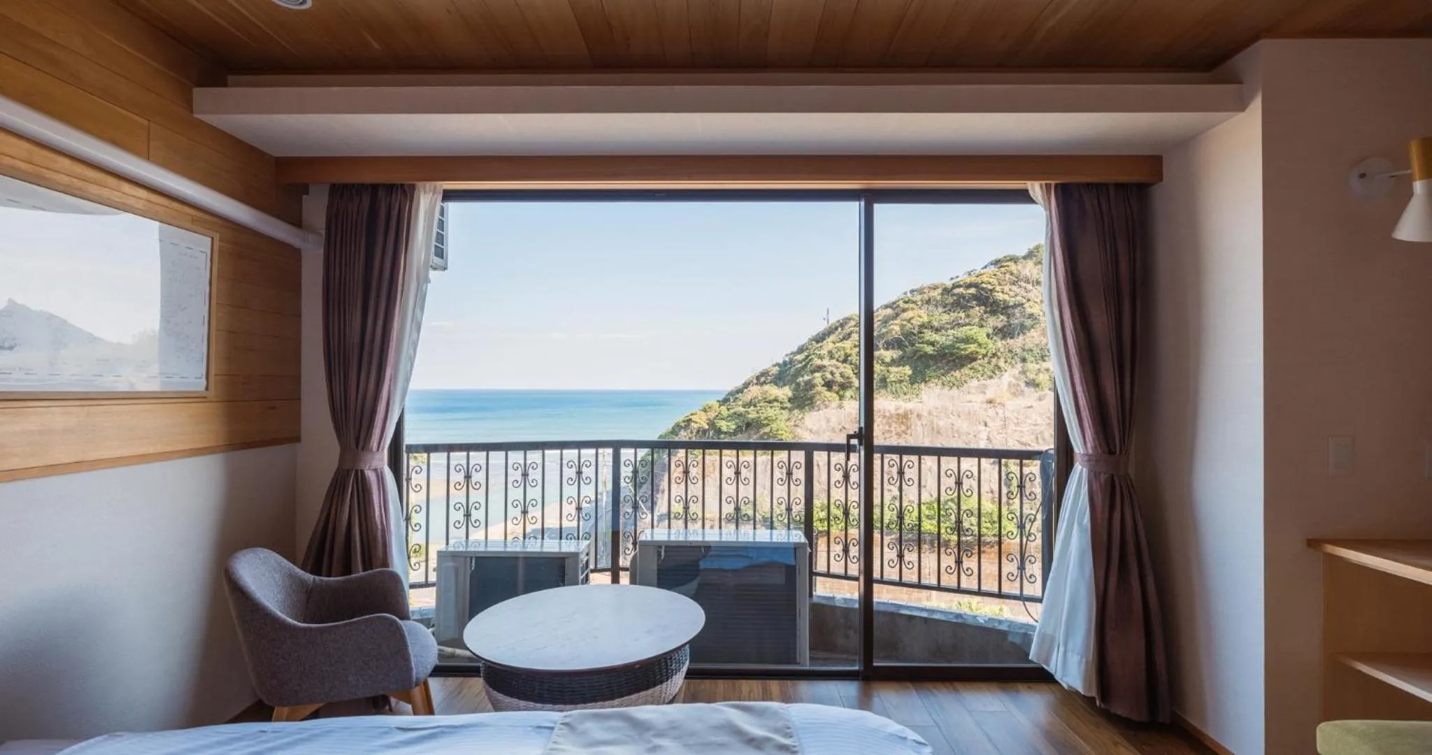 View (from property/room), Bed in Hotel SEASONS NICHINAN