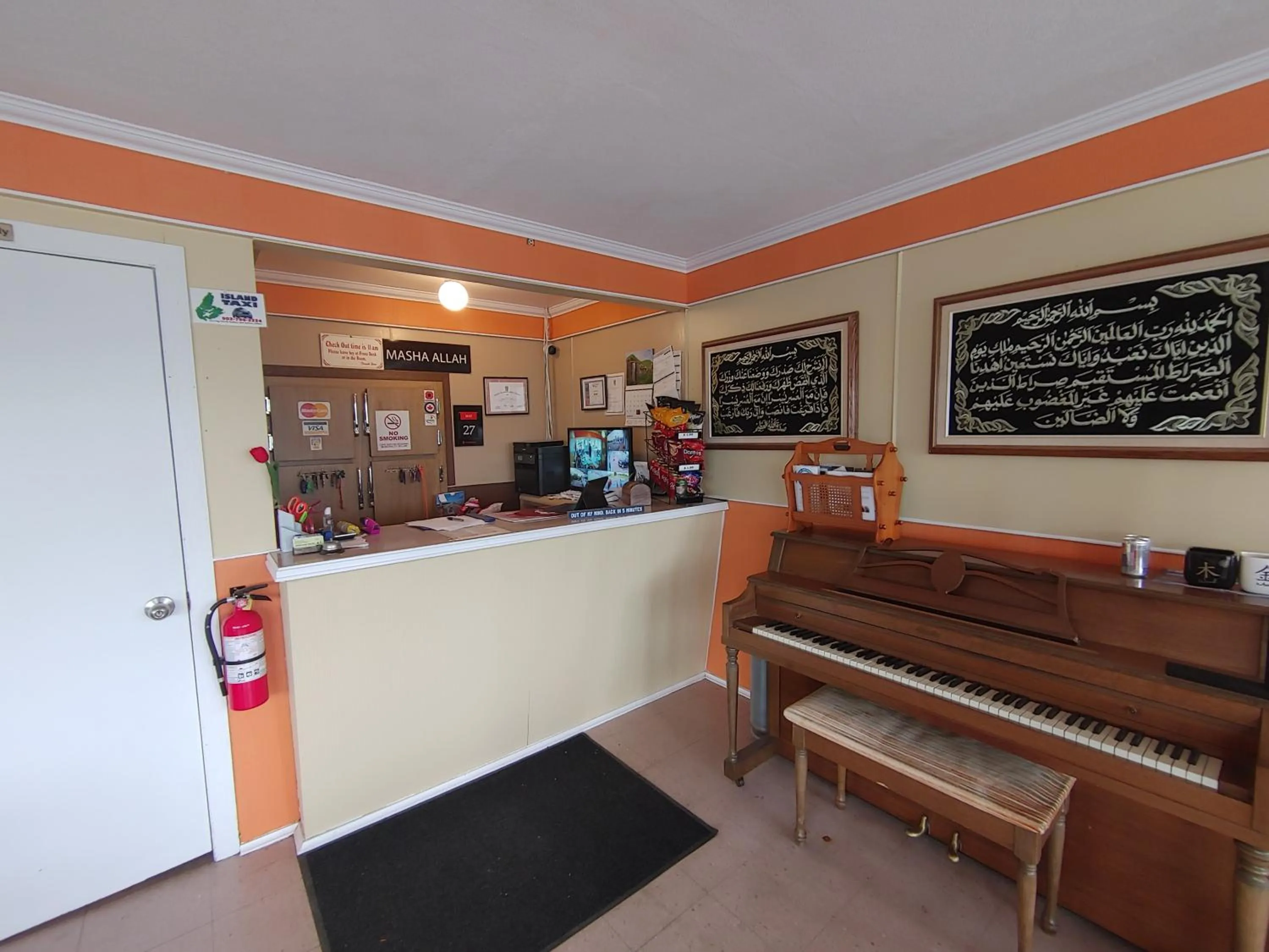 Lobby or reception in Highland Motel