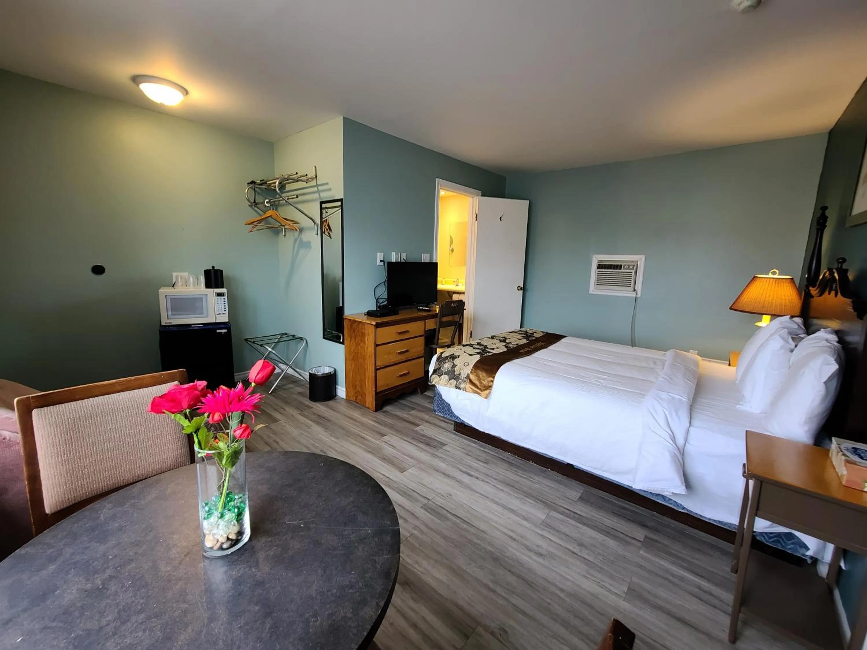 Bed in Highland Motel