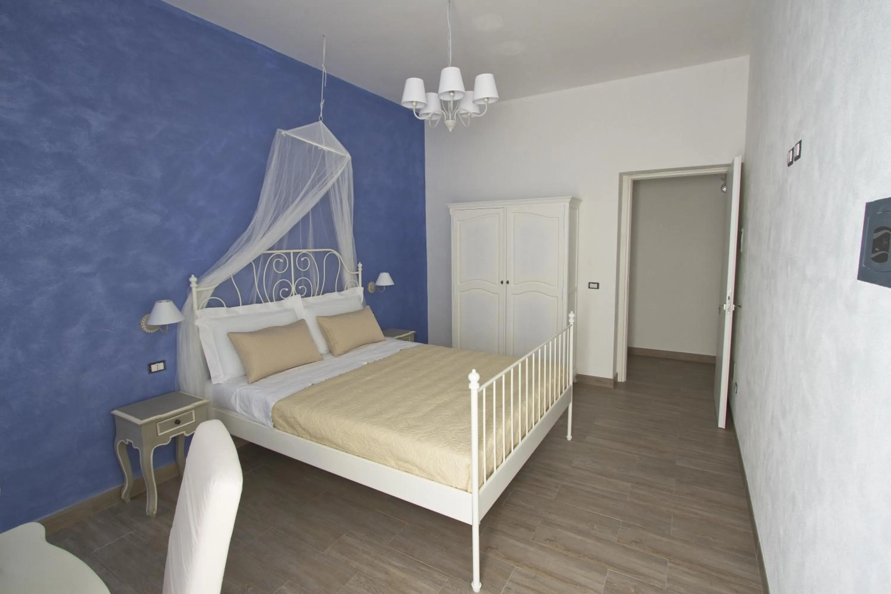 Bedroom, Bed in Venustas