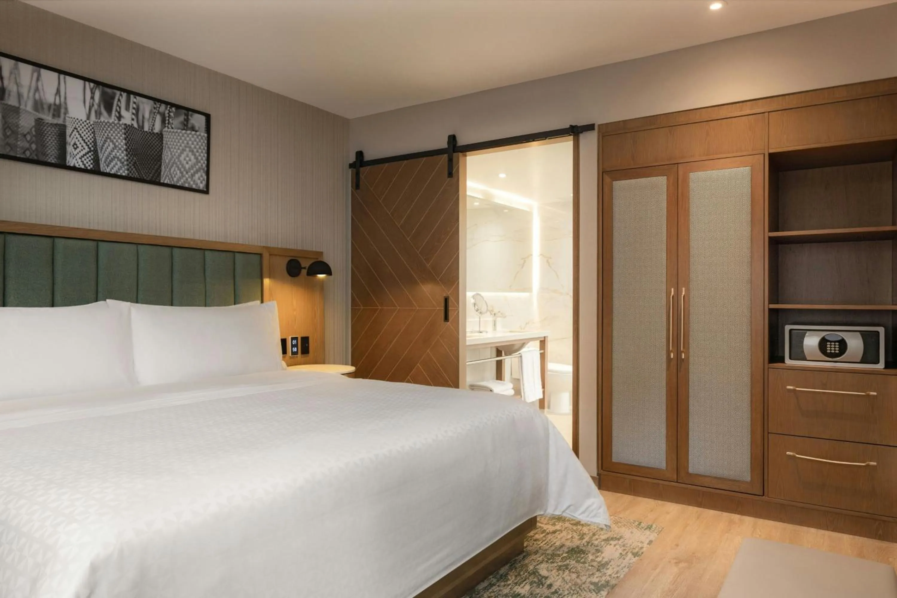 Photo of the whole room, Bed in Four Points by Sheraton Tequendama, Bogota