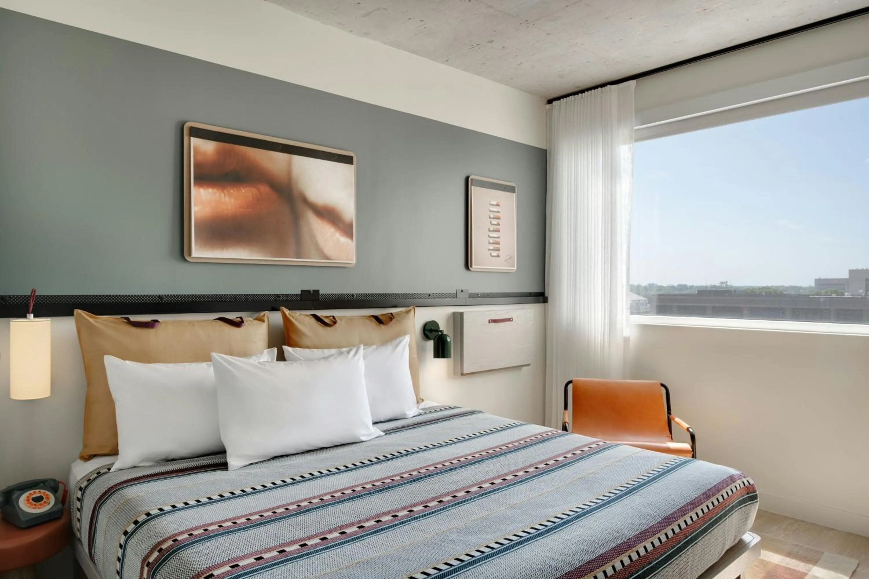 Photo of the whole room, Bed in Moxy Charlotte Downtown