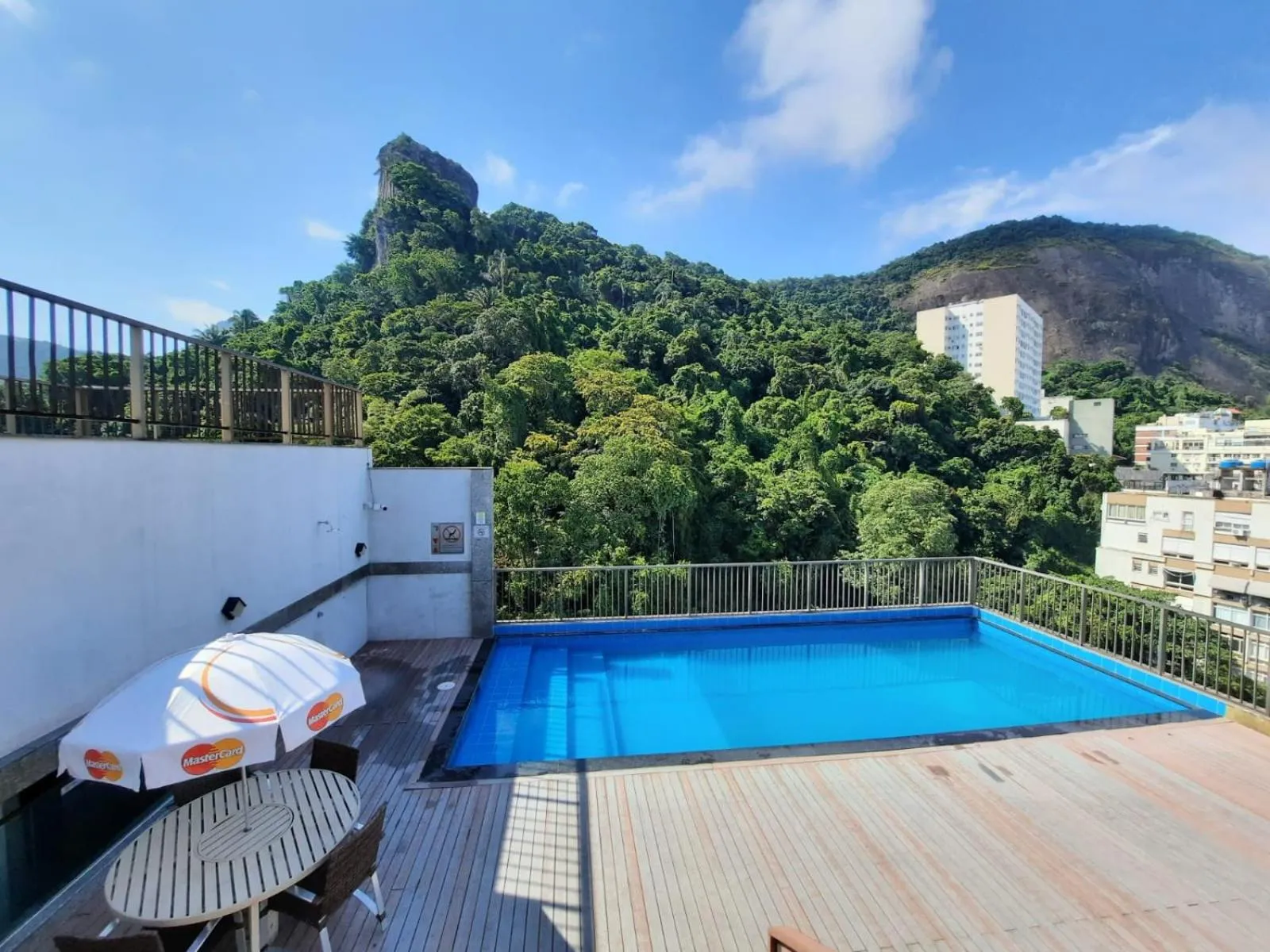 Swimming pool in Royalty Copacabana Hotel