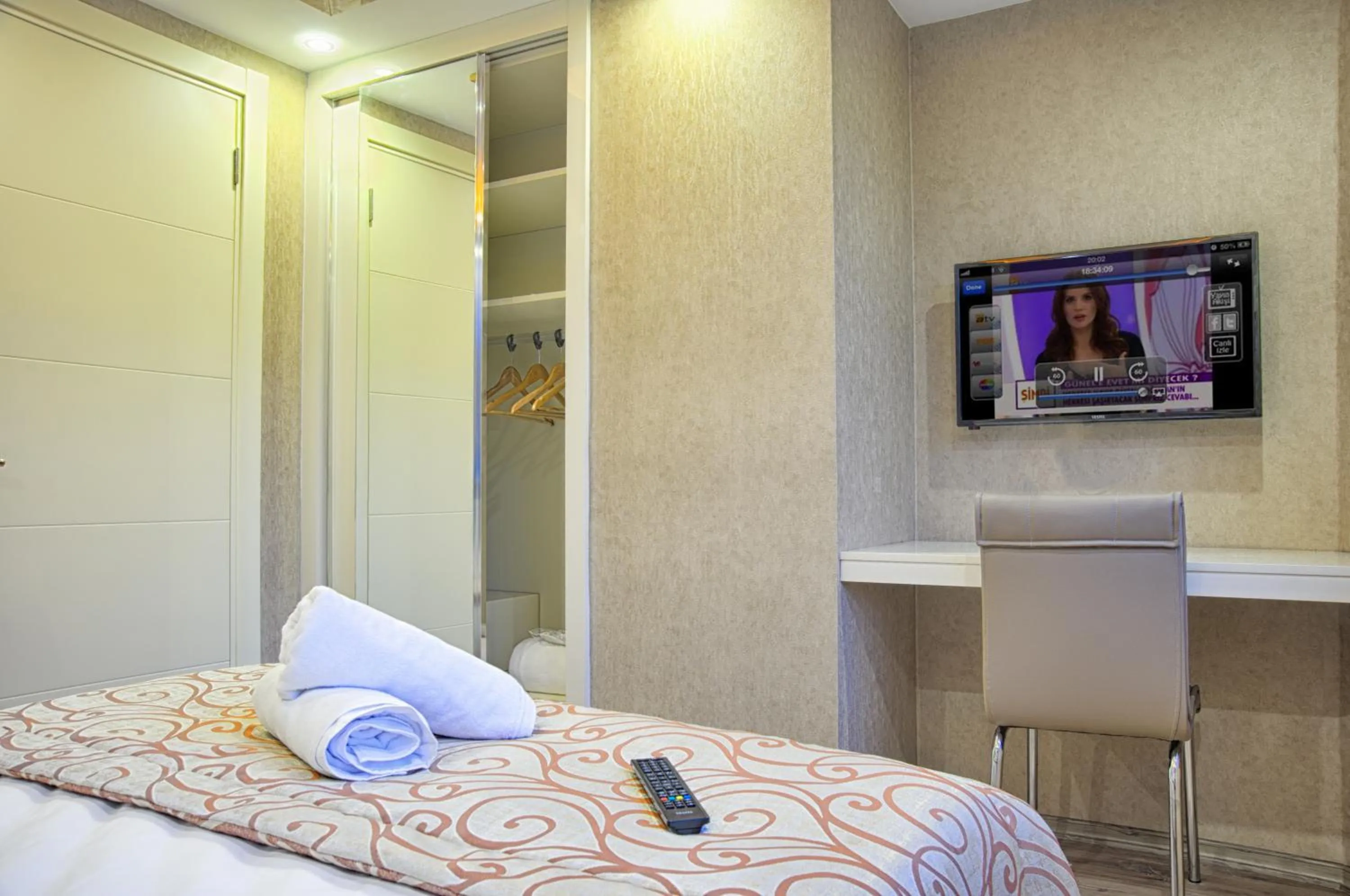 Bedroom, Bed in Best Fulya Suites