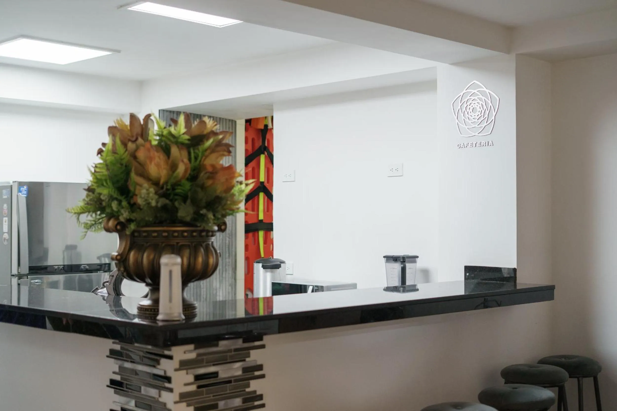 Kitchen or kitchenette in Recovery house by Zenya Host