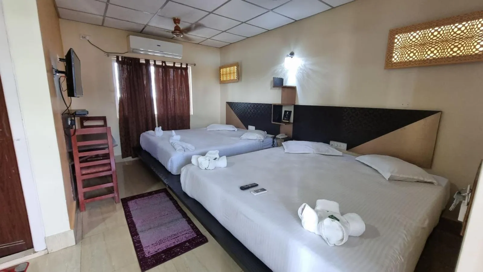 Photo of the whole room in Hotel Shreesh