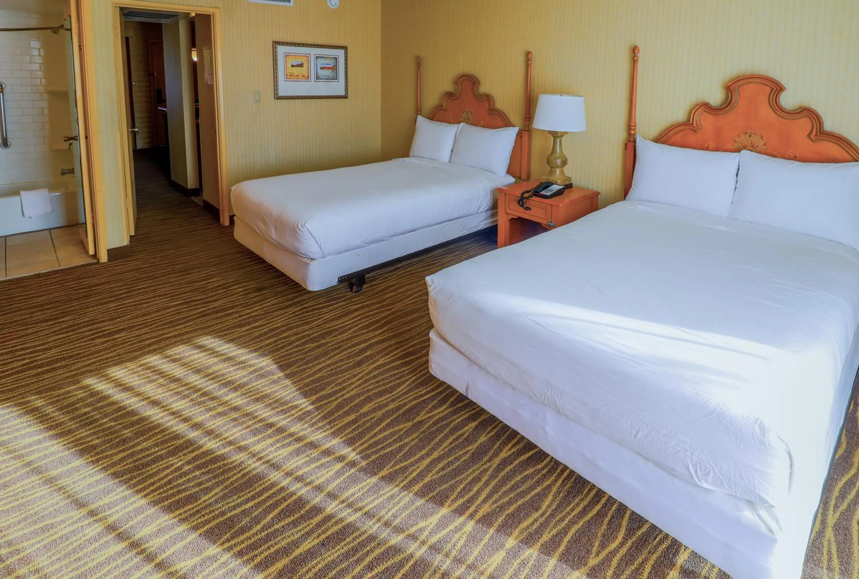 Photo of the whole room, Bed in Studio 6 Phoenix, AZ – Sky Harbor