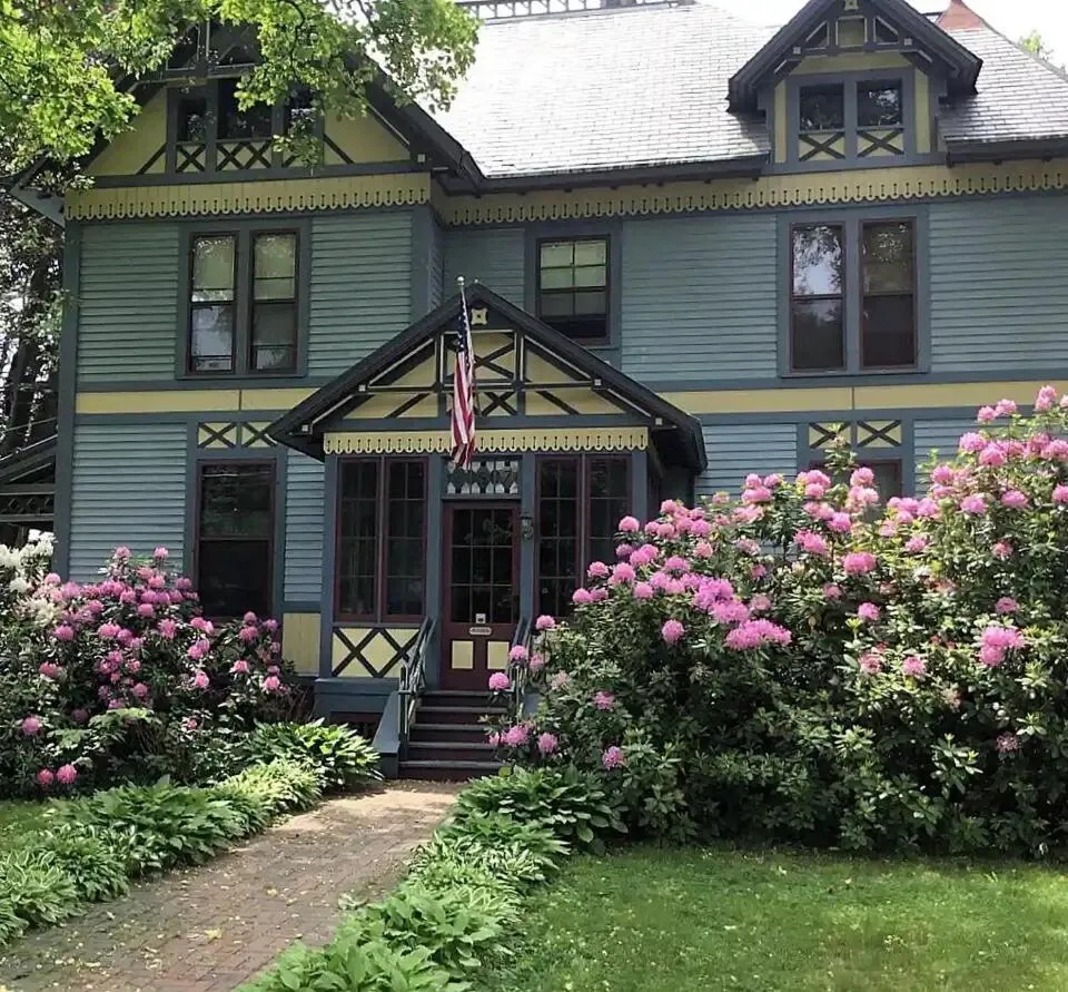 Property building in Amherst Inn