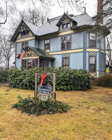 Property building in Amherst Inn