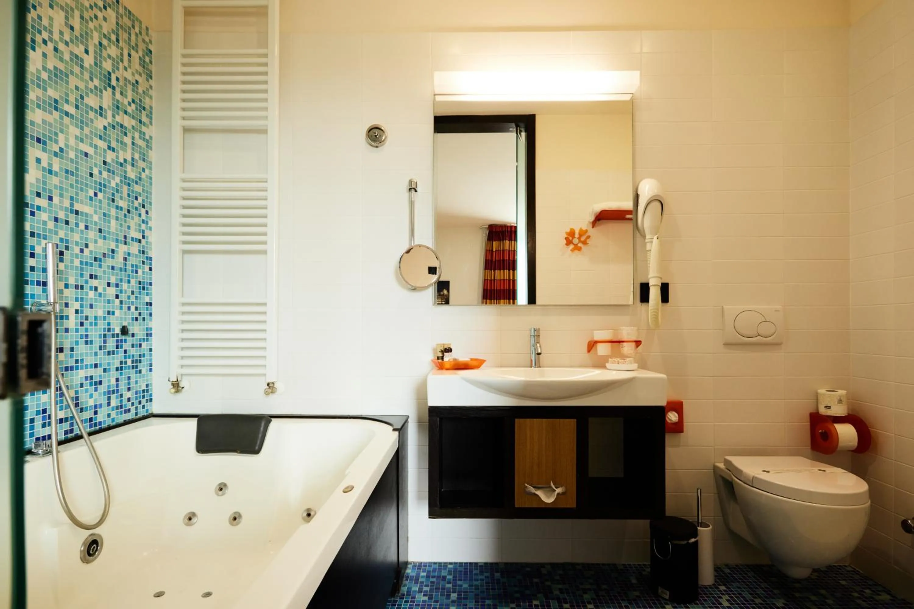 Shower in Sanlu Hotel