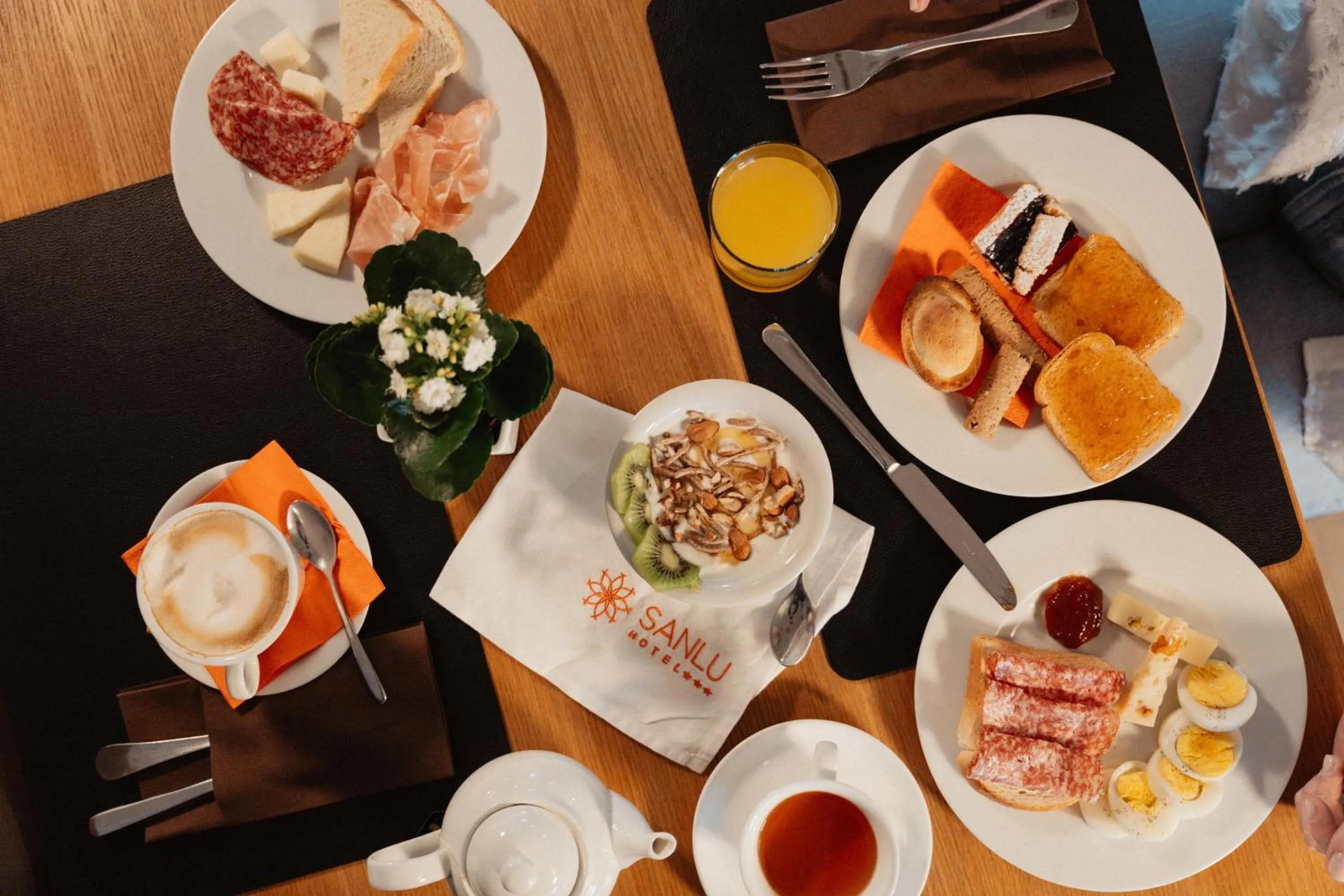 Breakfast in Sanlu Hotel