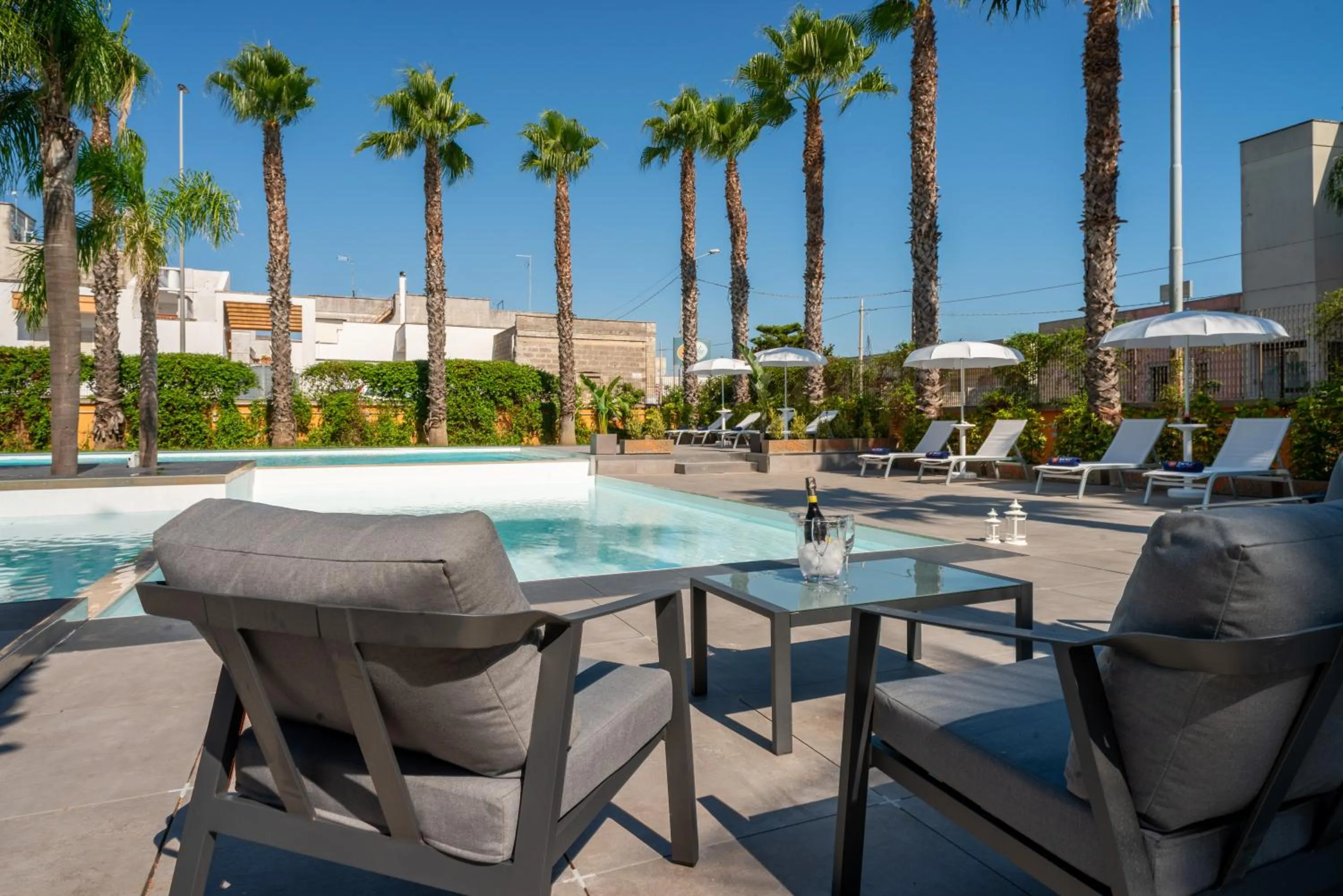 Swimming pool in Sanlu Hotel