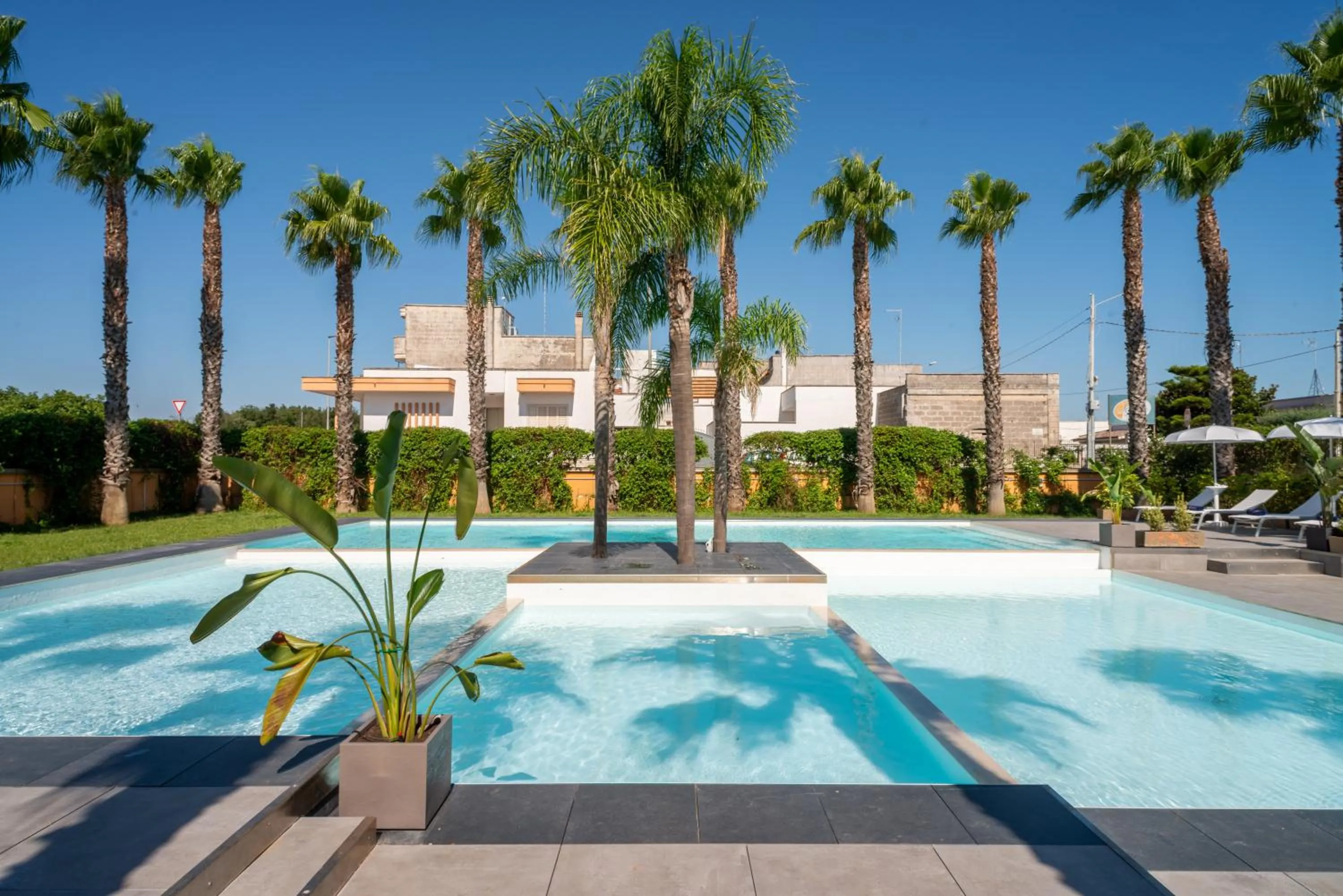 Swimming pool in Sanlu Hotel