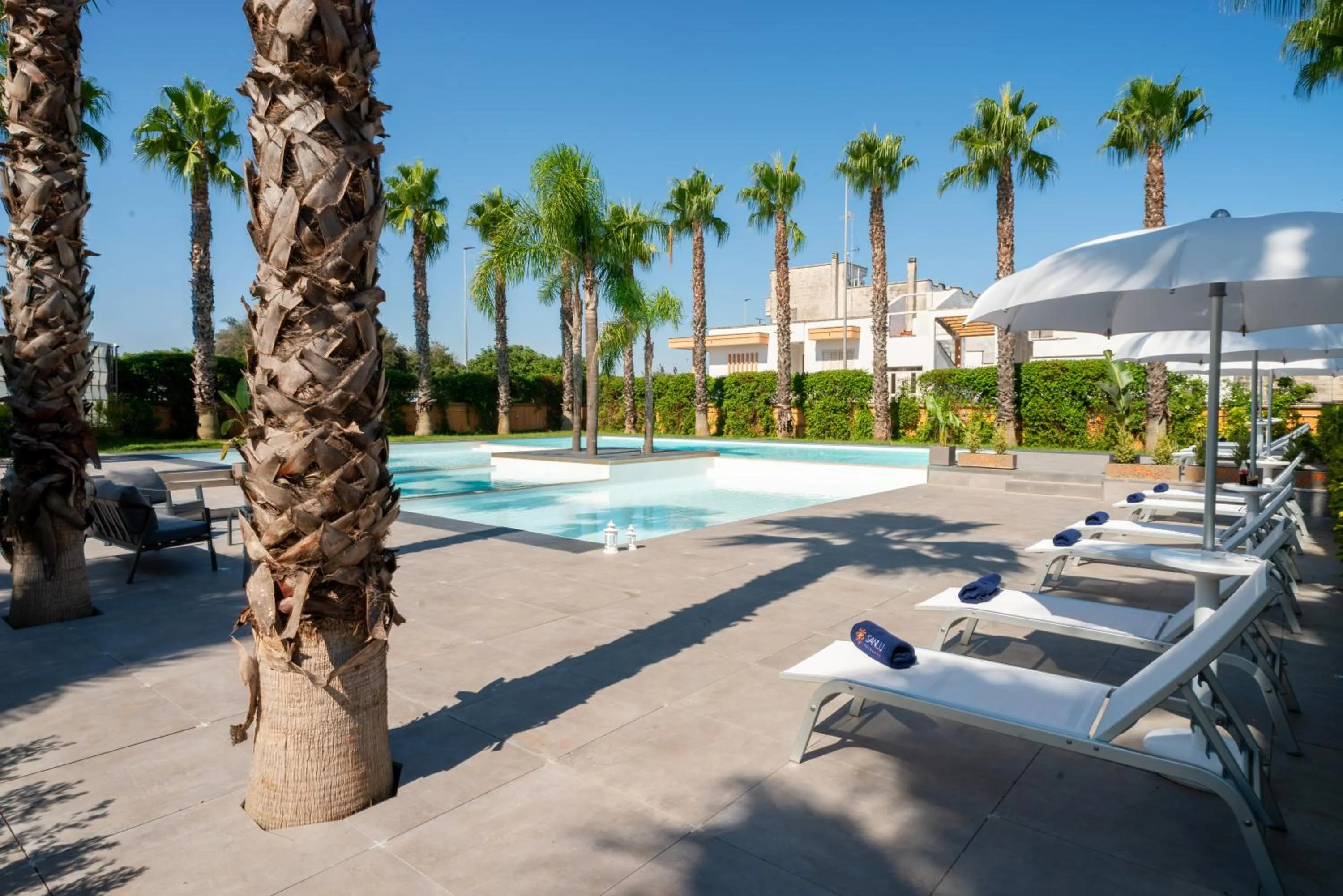 Swimming pool in Sanlu Hotel