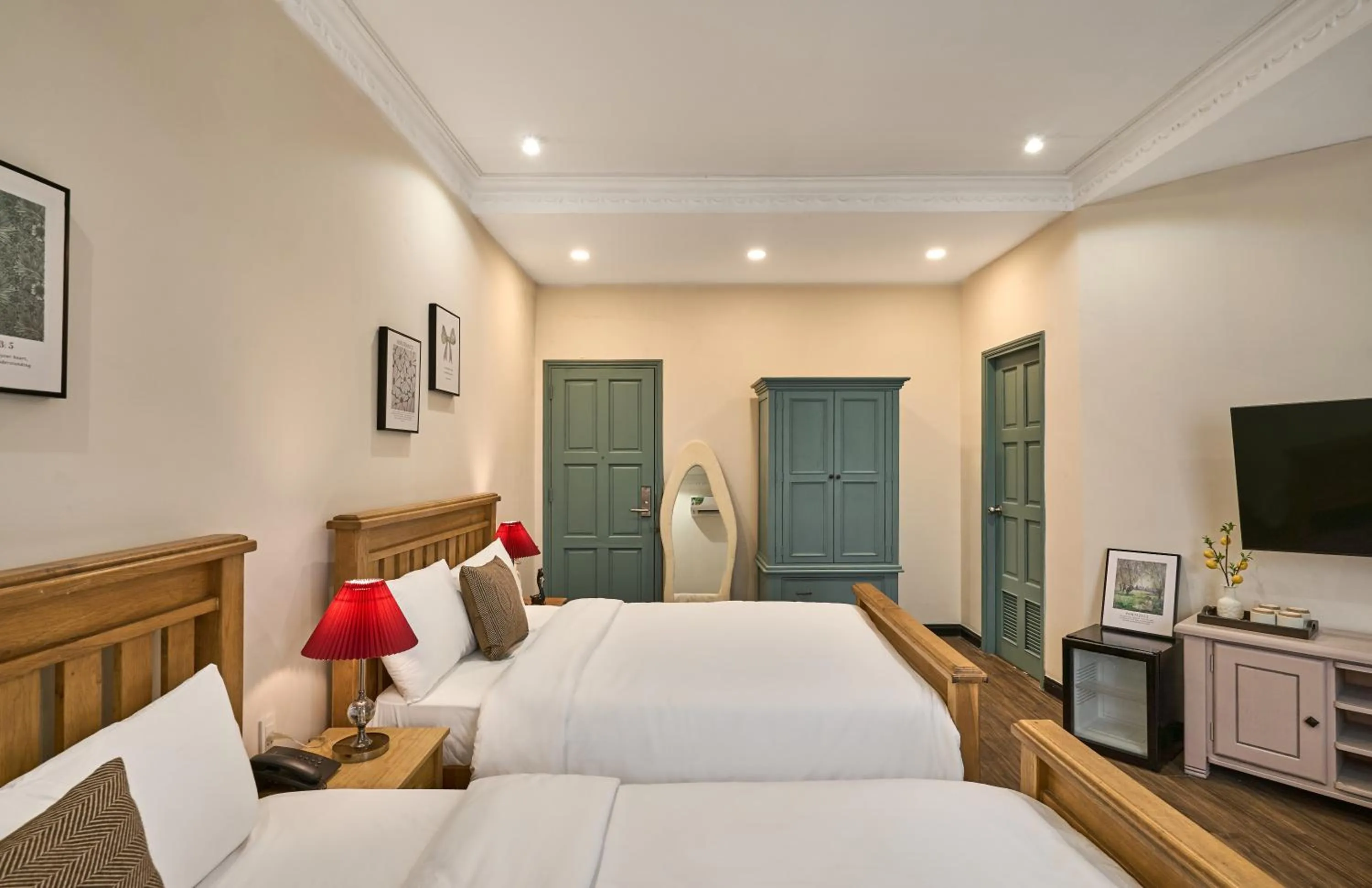 Communal lounge/ TV room, Bed in The Passion Lux Airport Hotel Apartment - Free Airport