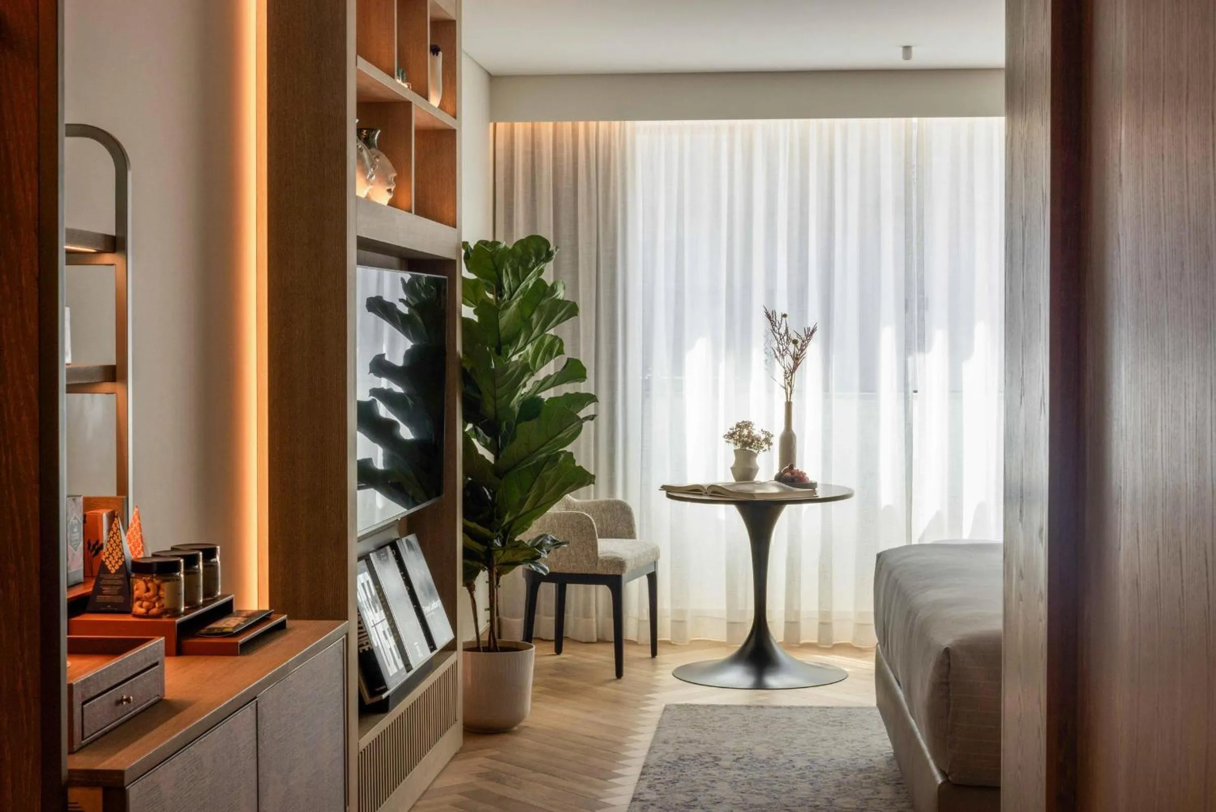 Living room in ME Lisbon by Meliá