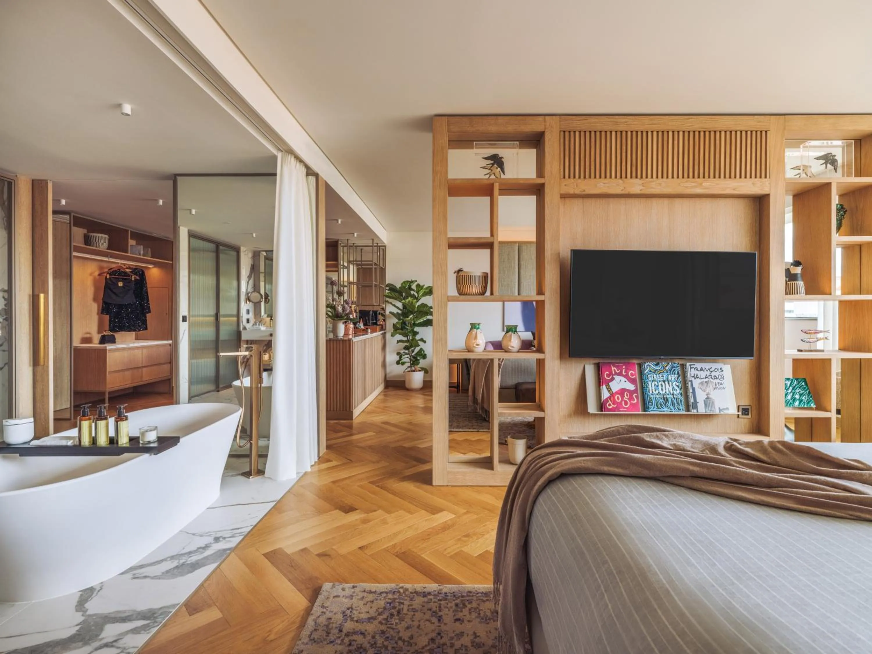 Bed in ME Lisbon by Meliá