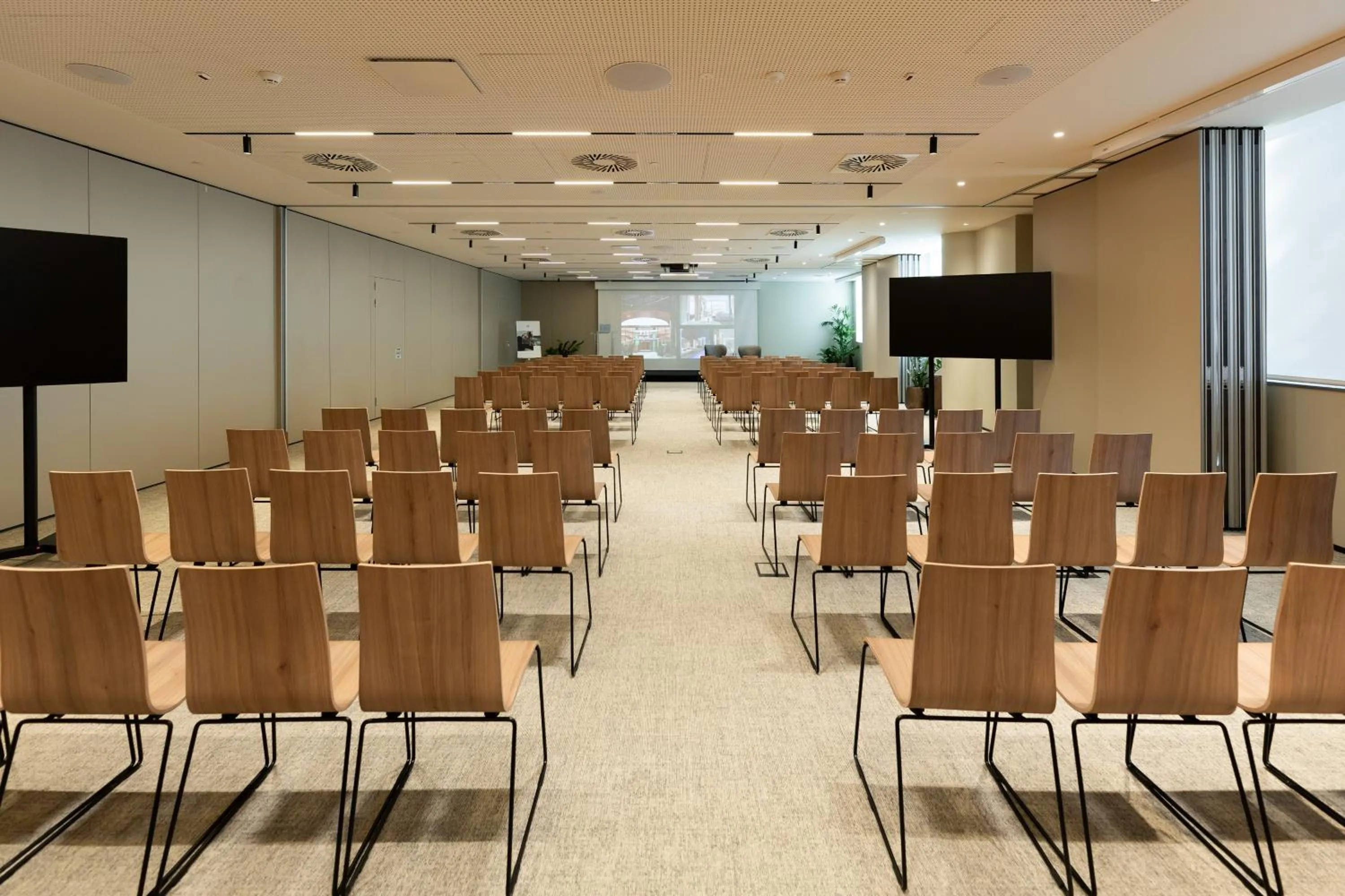 Meeting/conference room in ME Lisbon by Meliá