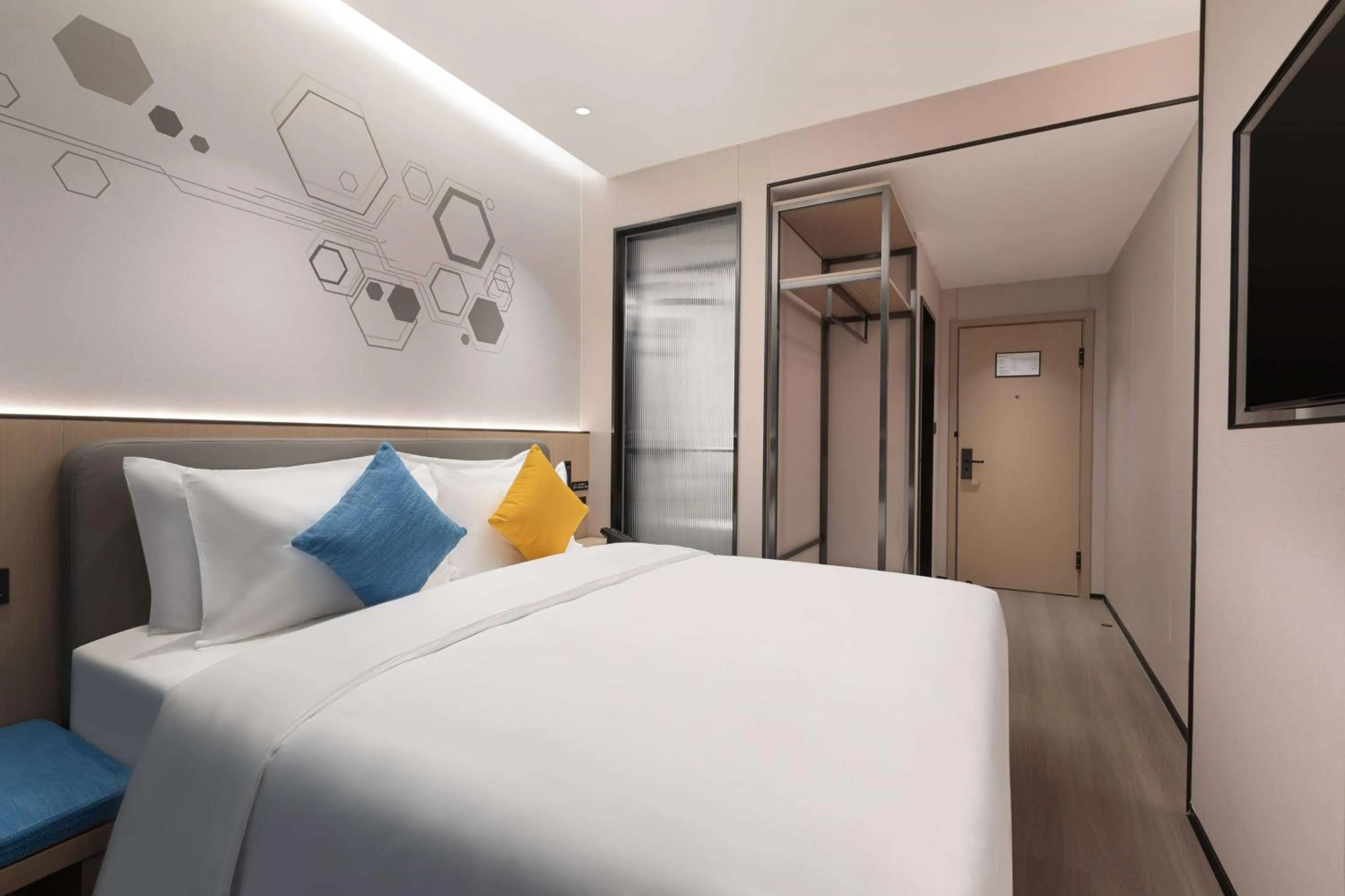 Photo of the whole room, Bed in Microtel by Wyndham Xian Beilin