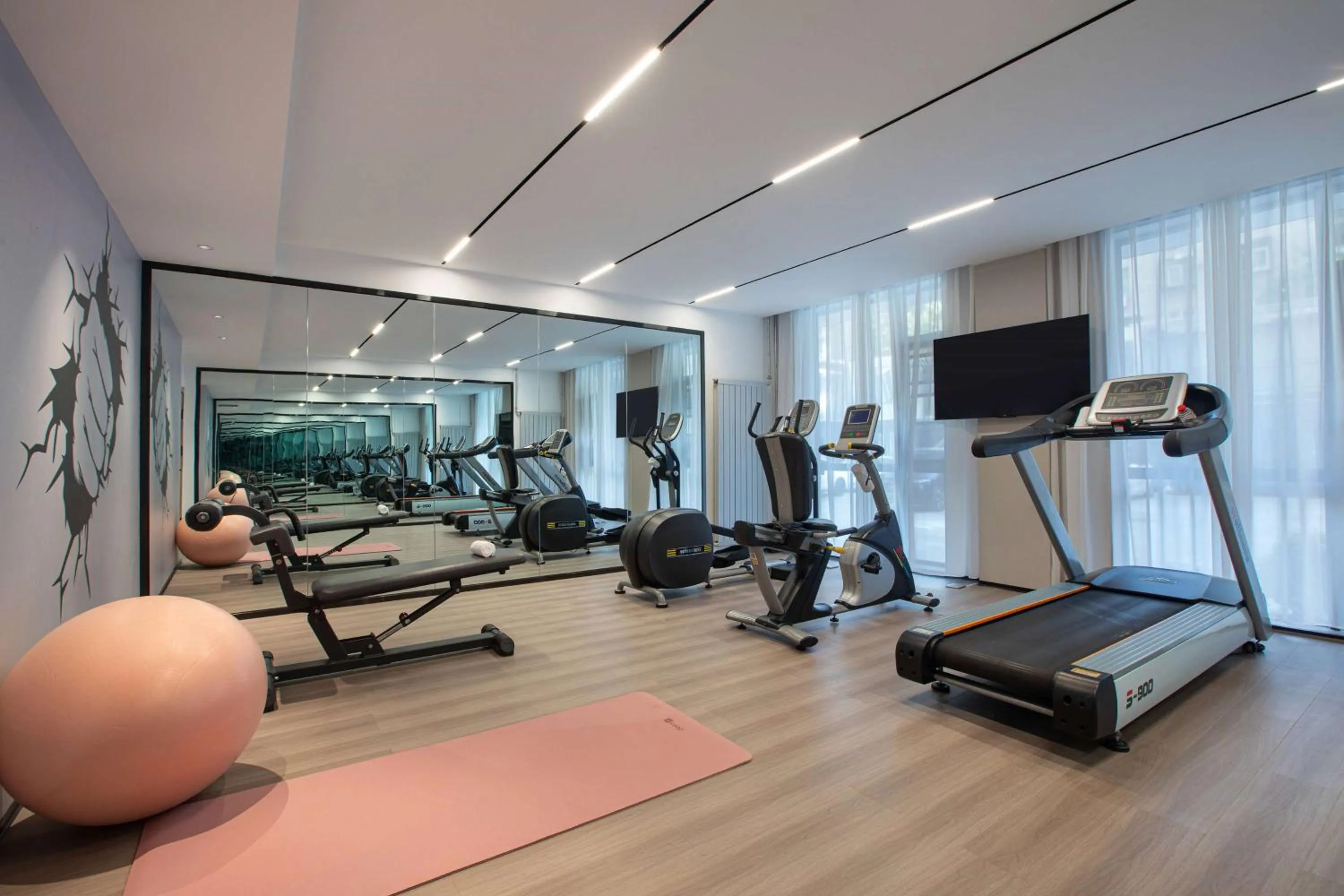 Fitness centre/facilities in Microtel by Wyndham Xian Beilin