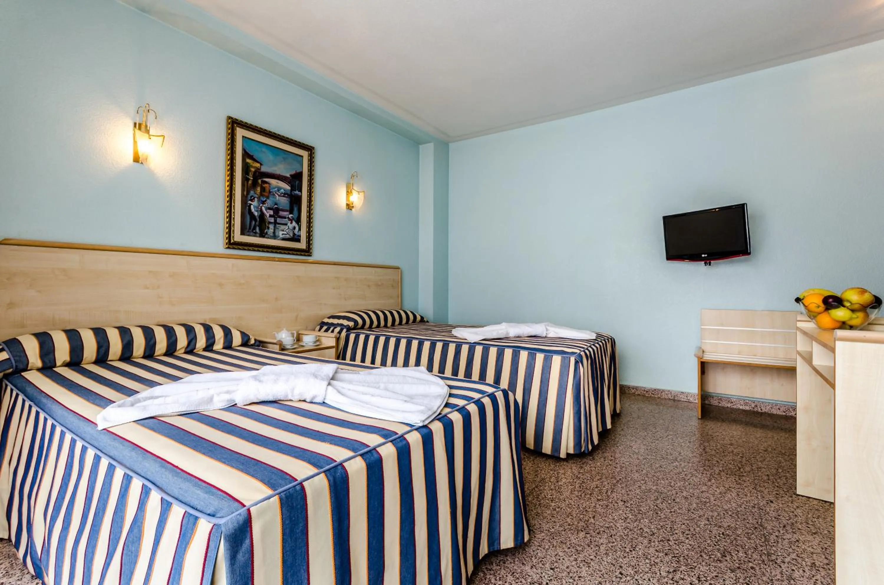 Photo of the whole room, Bed in Hotel Mediterráneo