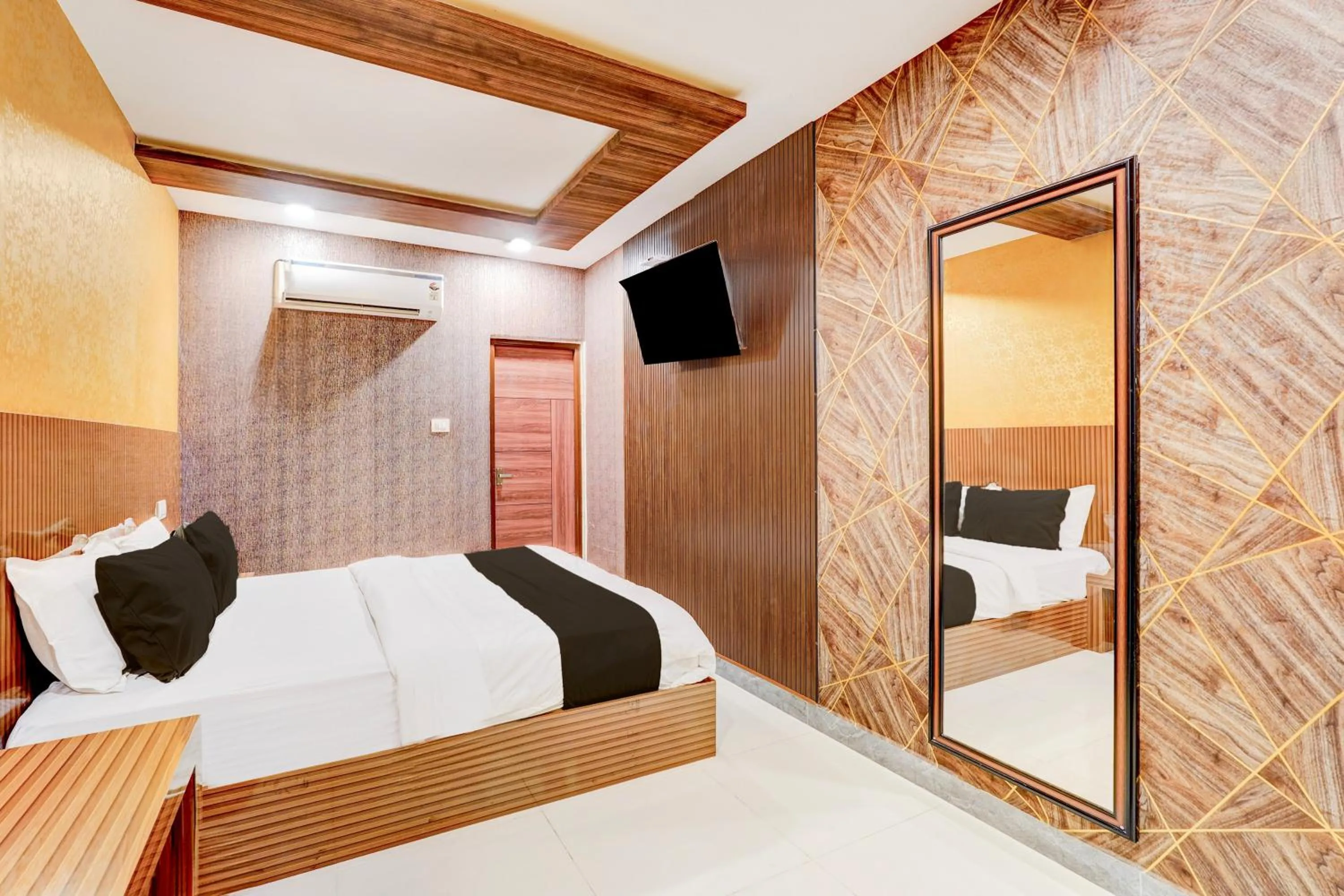 Bedroom, Bed in Super Collection O Kundrathur Near Murugan Temple