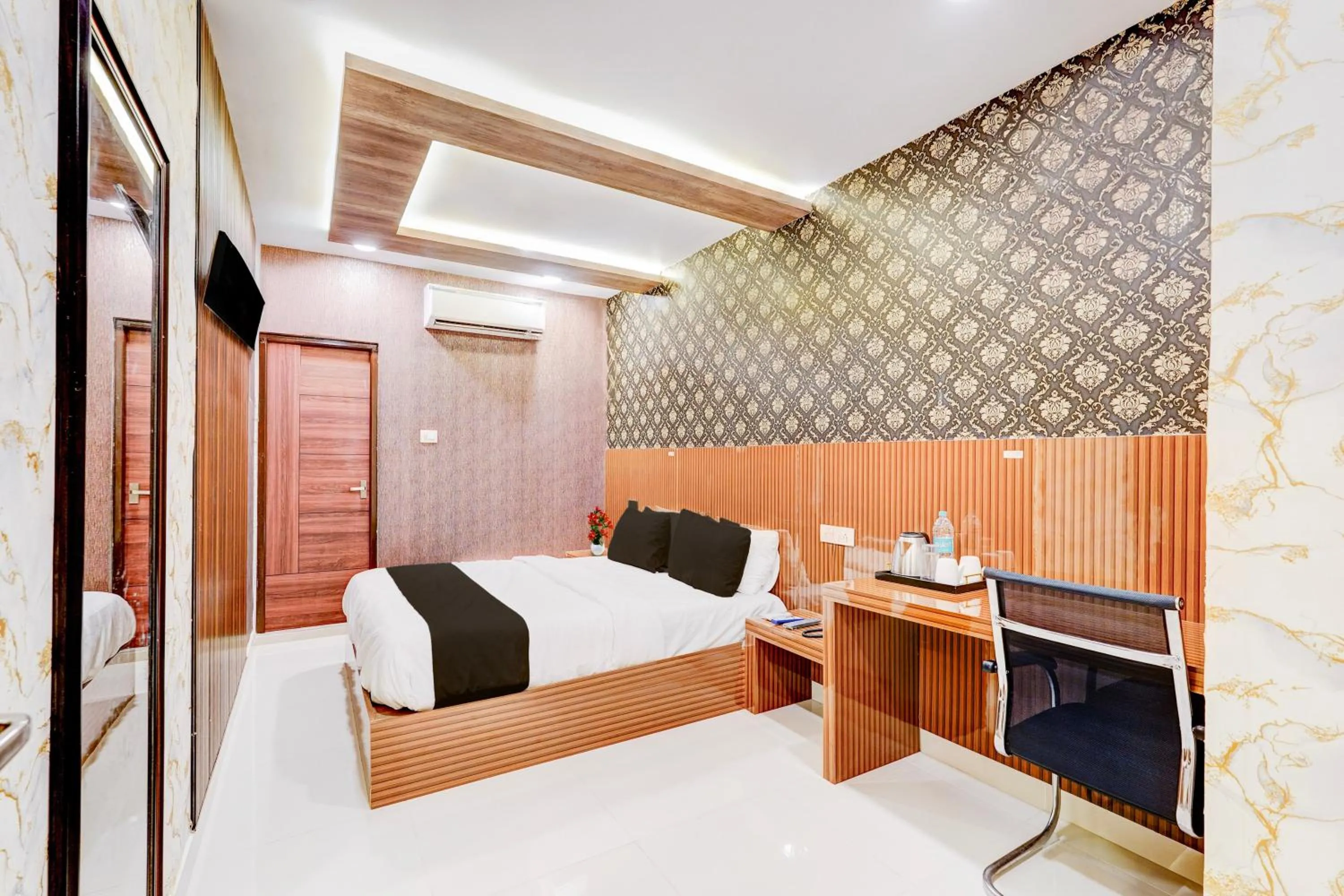 Bedroom, Bed in Super Collection O Kundrathur Near Murugan Temple
