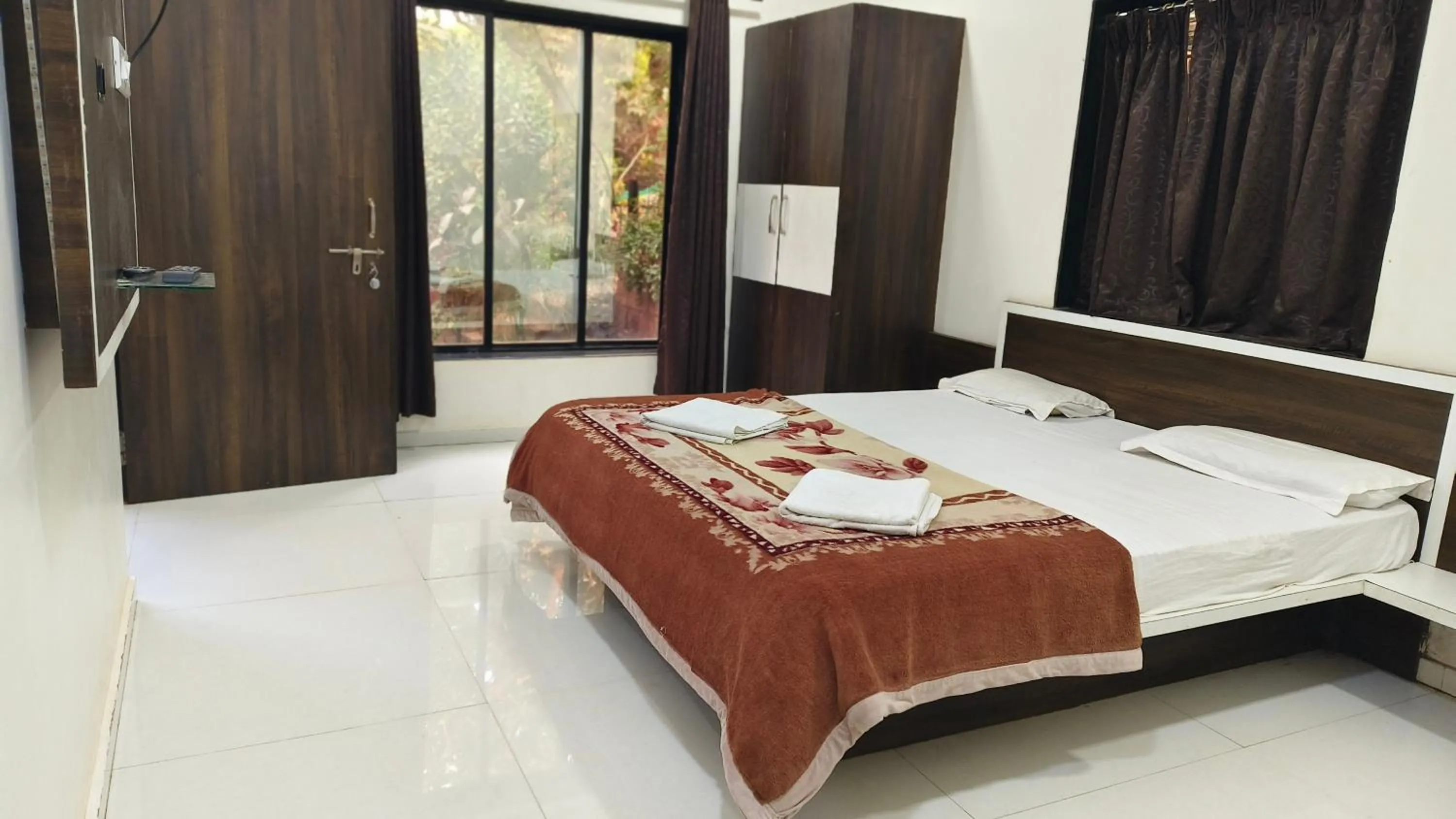 Bed in Girichintan Bunglow