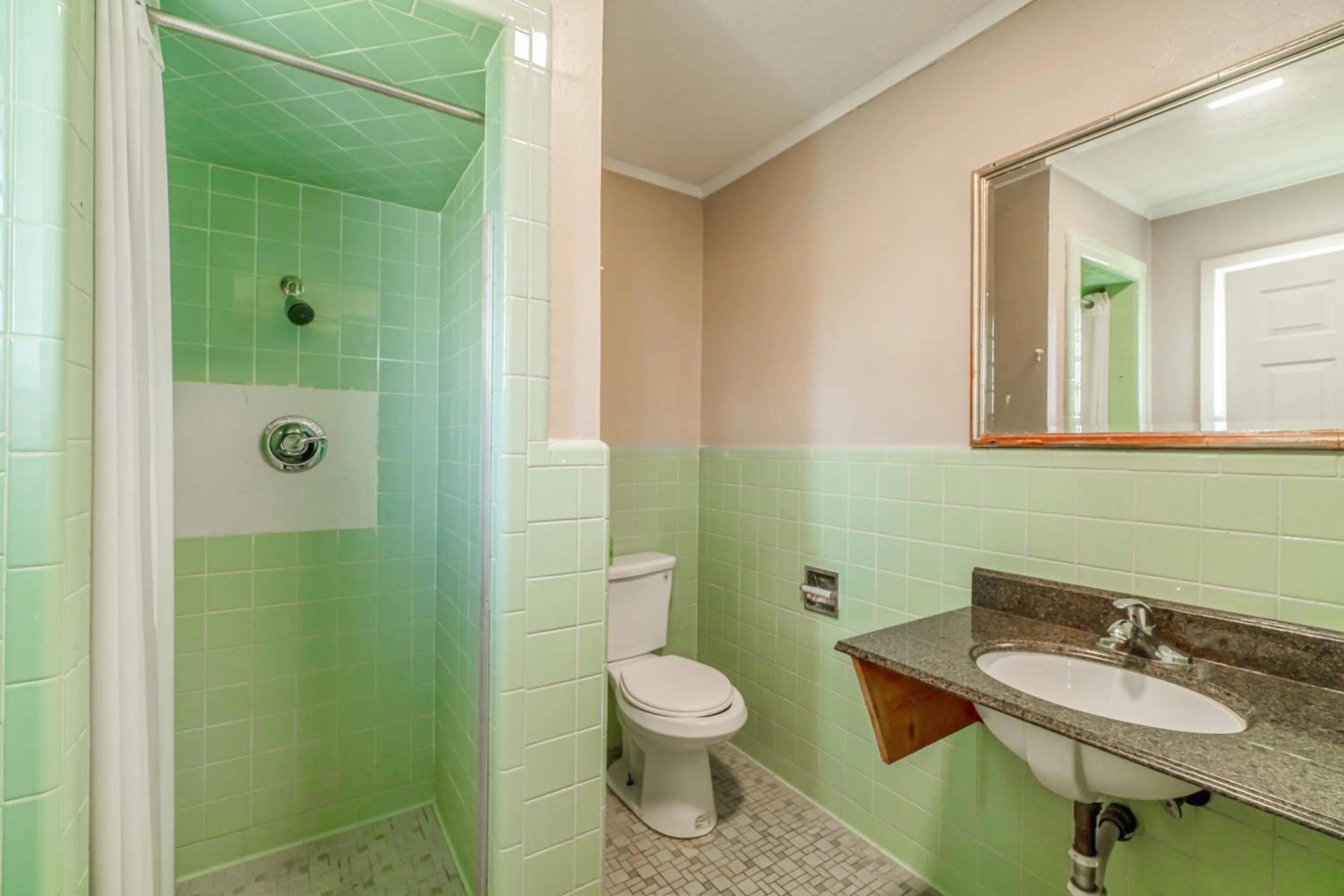 Bathroom in Cypress Inn Motel By OYO West Monroe I-20