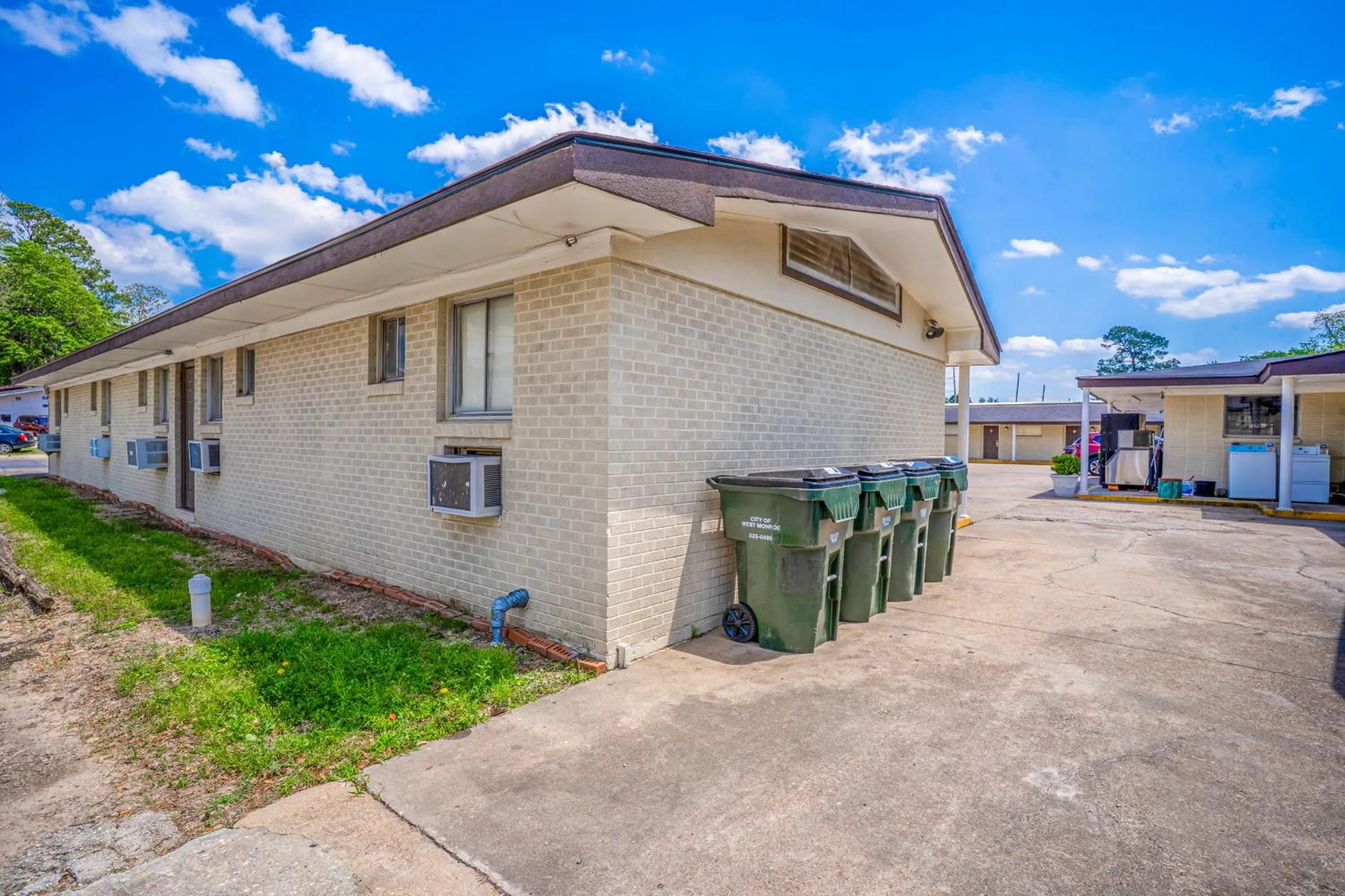 Property building in Cypress Inn Motel By OYO West Monroe I-20