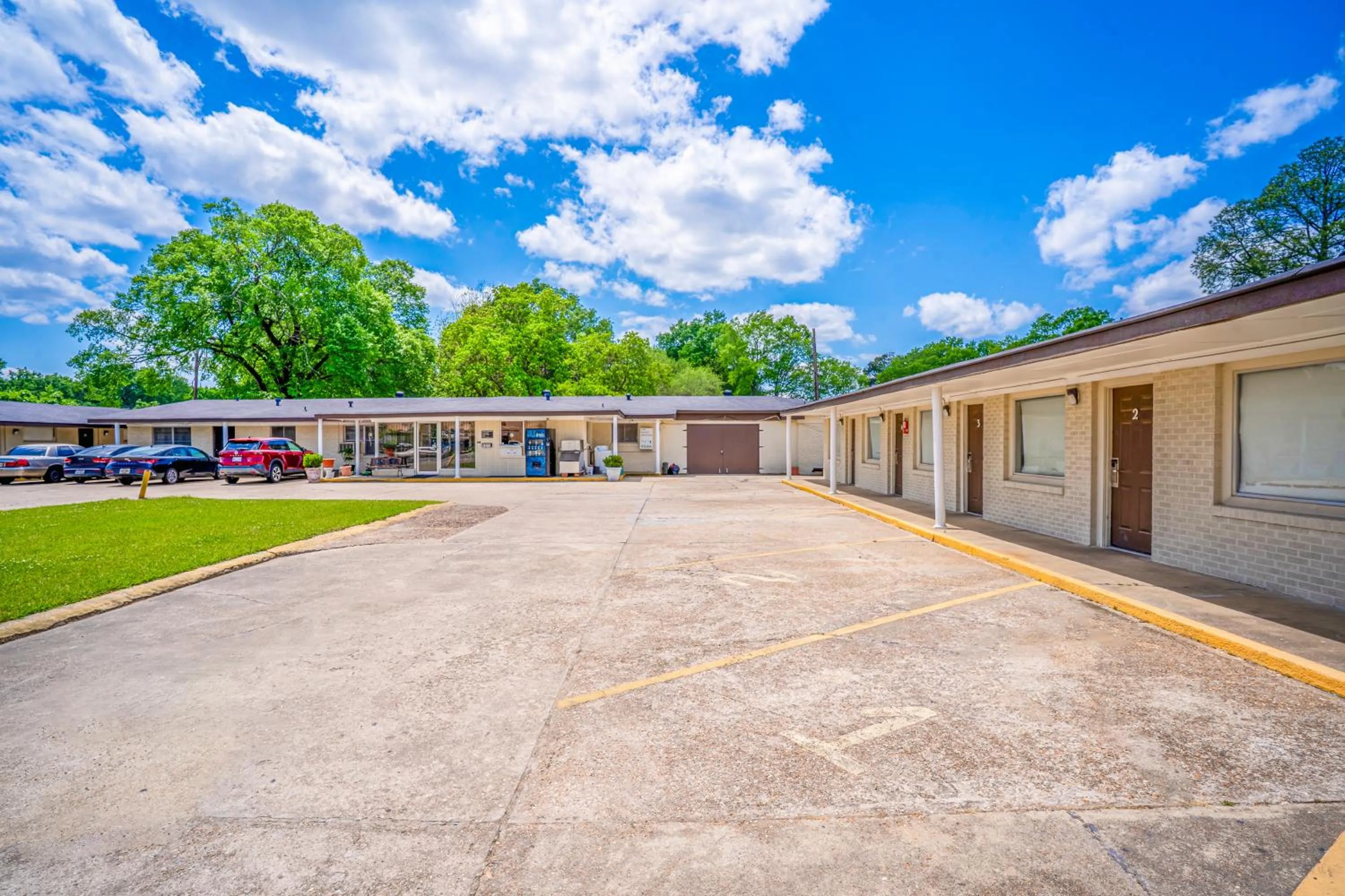 Property building in Cypress Inn Motel By OYO West Monroe I-20