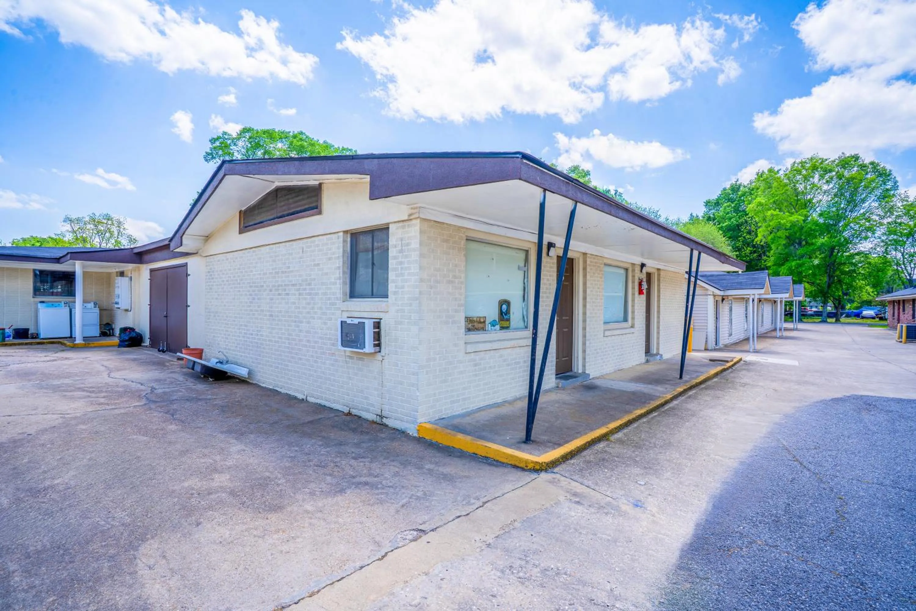 Property building in Cypress Inn Motel By OYO West Monroe I-20