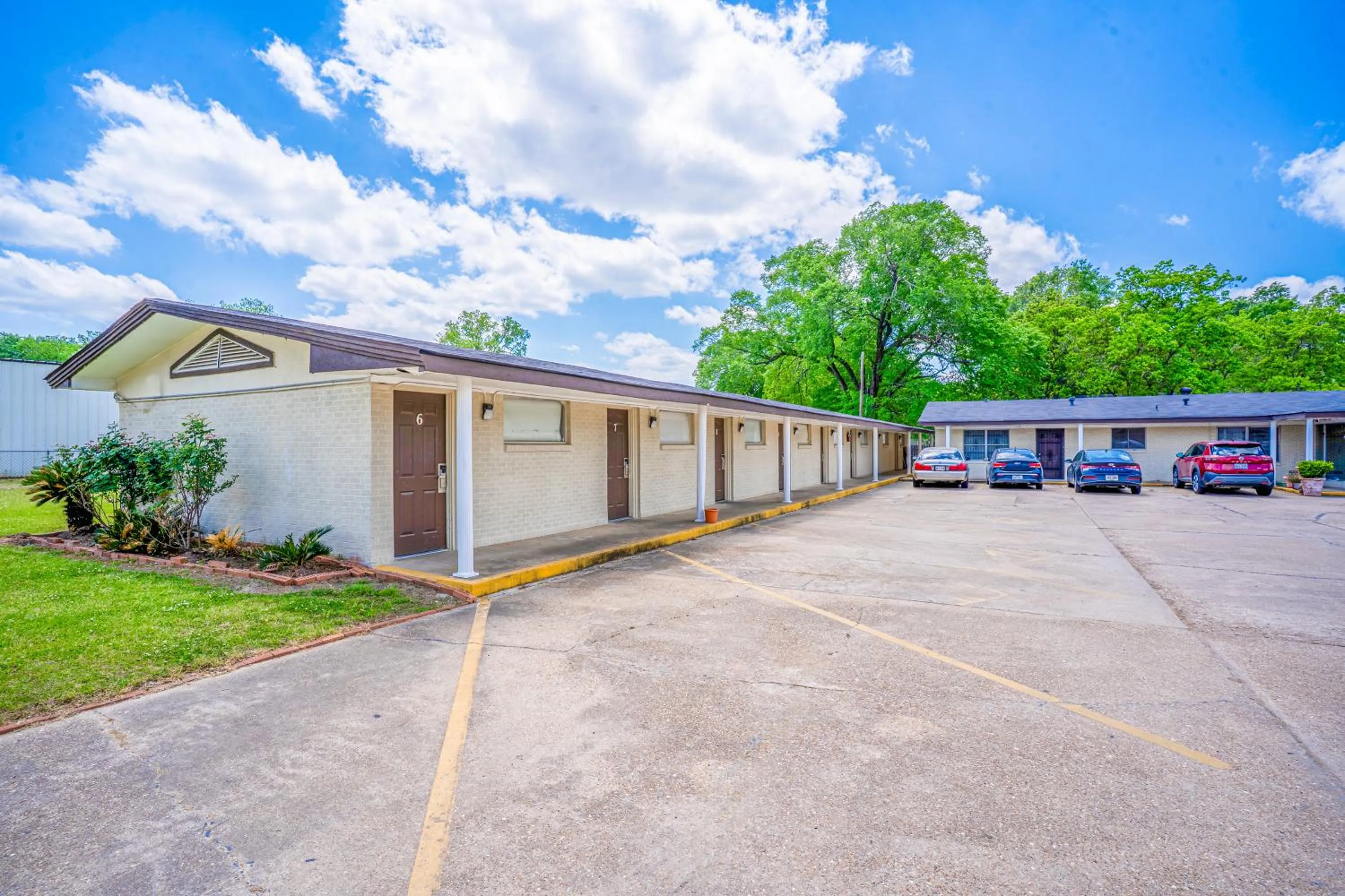 Parking in Cypress Inn Motel By OYO West Monroe I-20