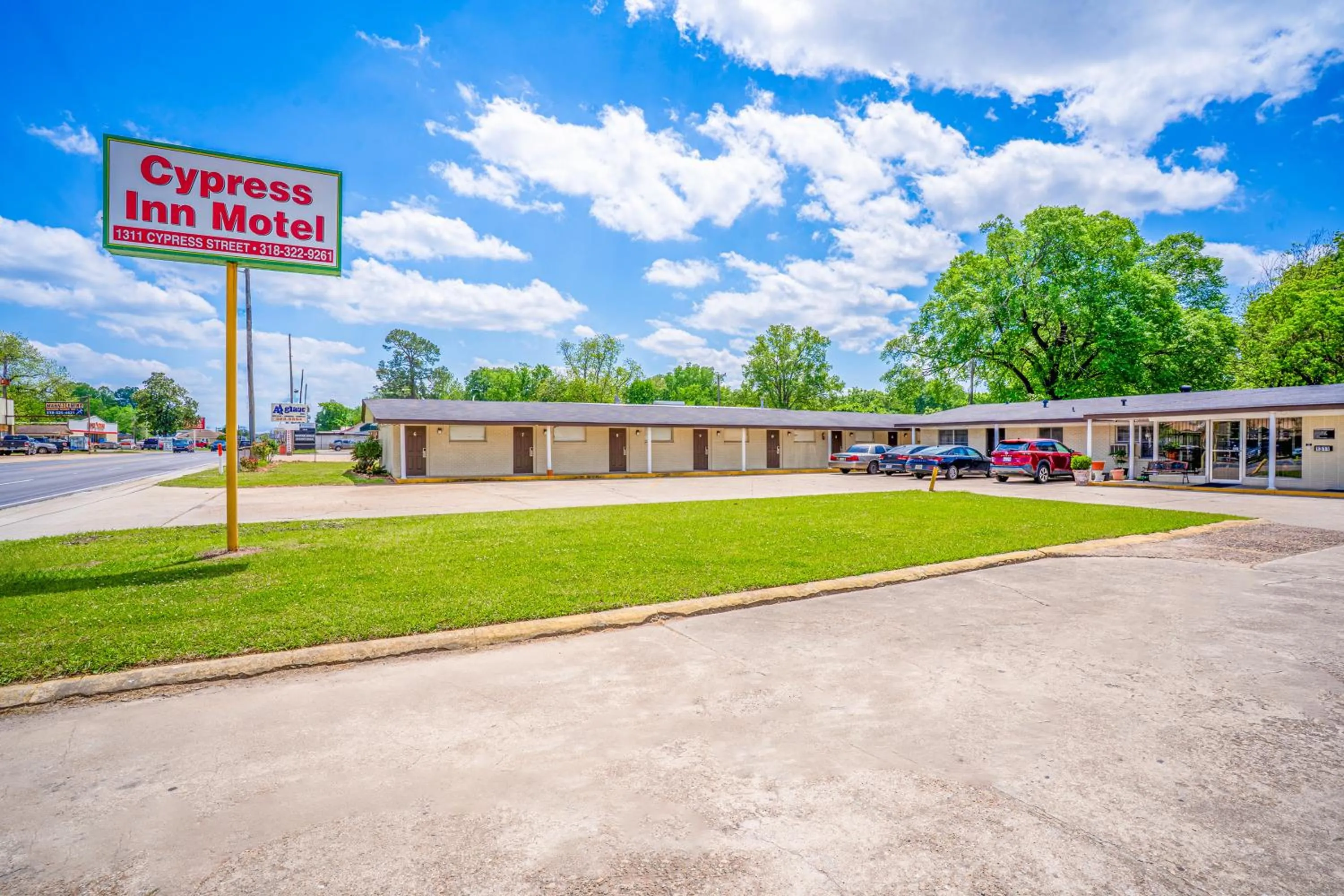 Parking in Cypress Inn Motel By OYO West Monroe I-20