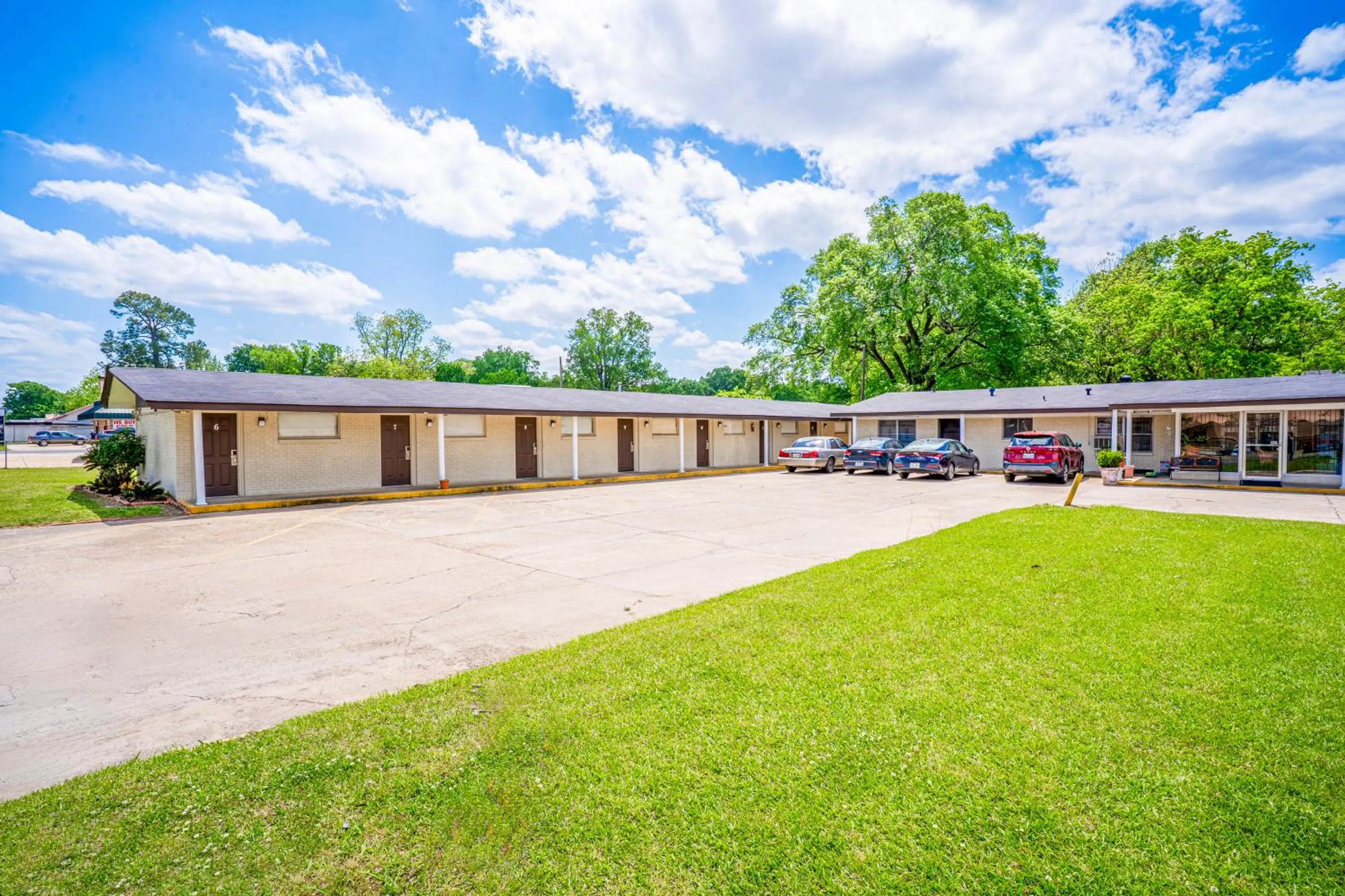 Parking in Cypress Inn Motel By OYO West Monroe I-20