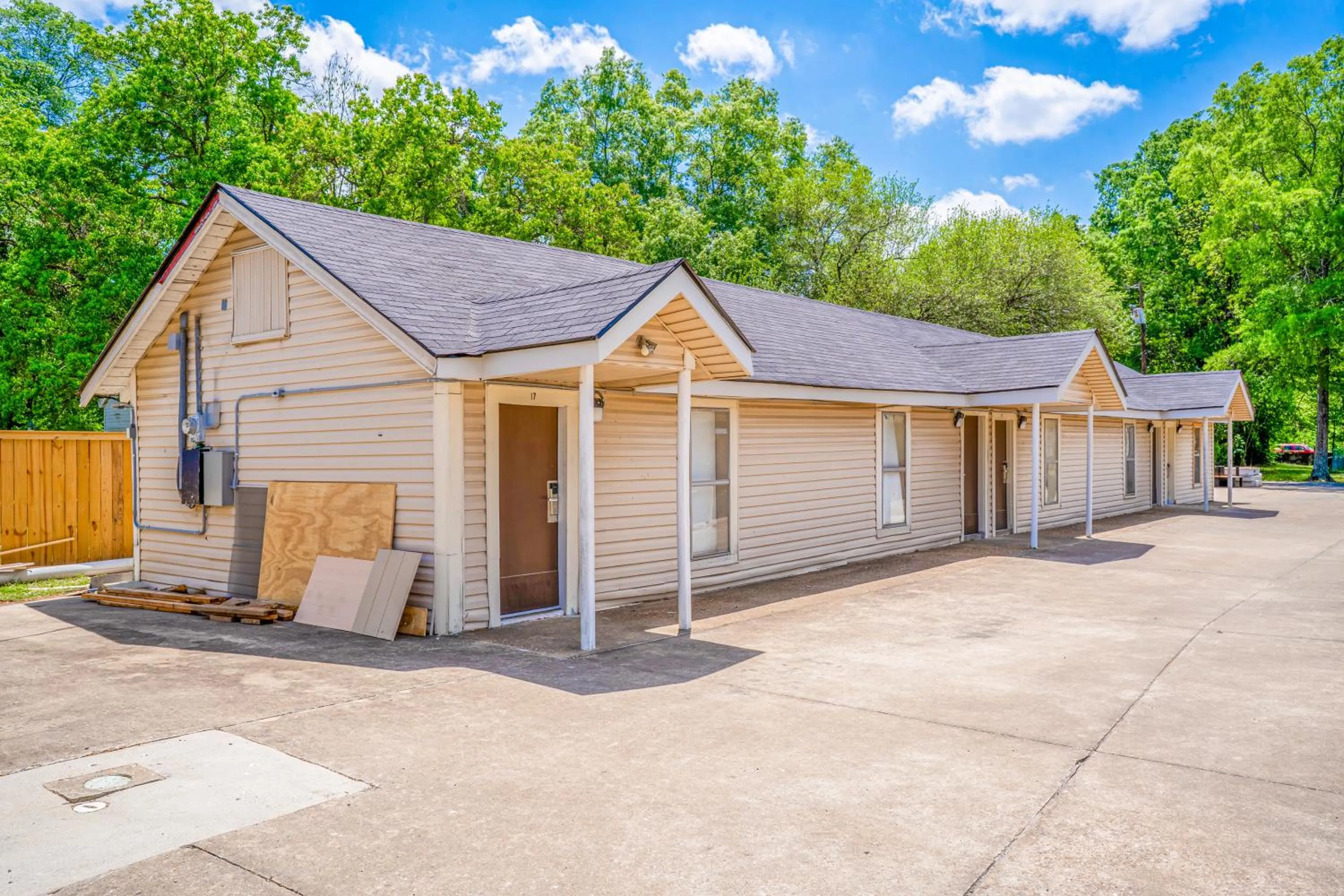 Property building in Cypress Inn Motel By OYO West Monroe I-20
