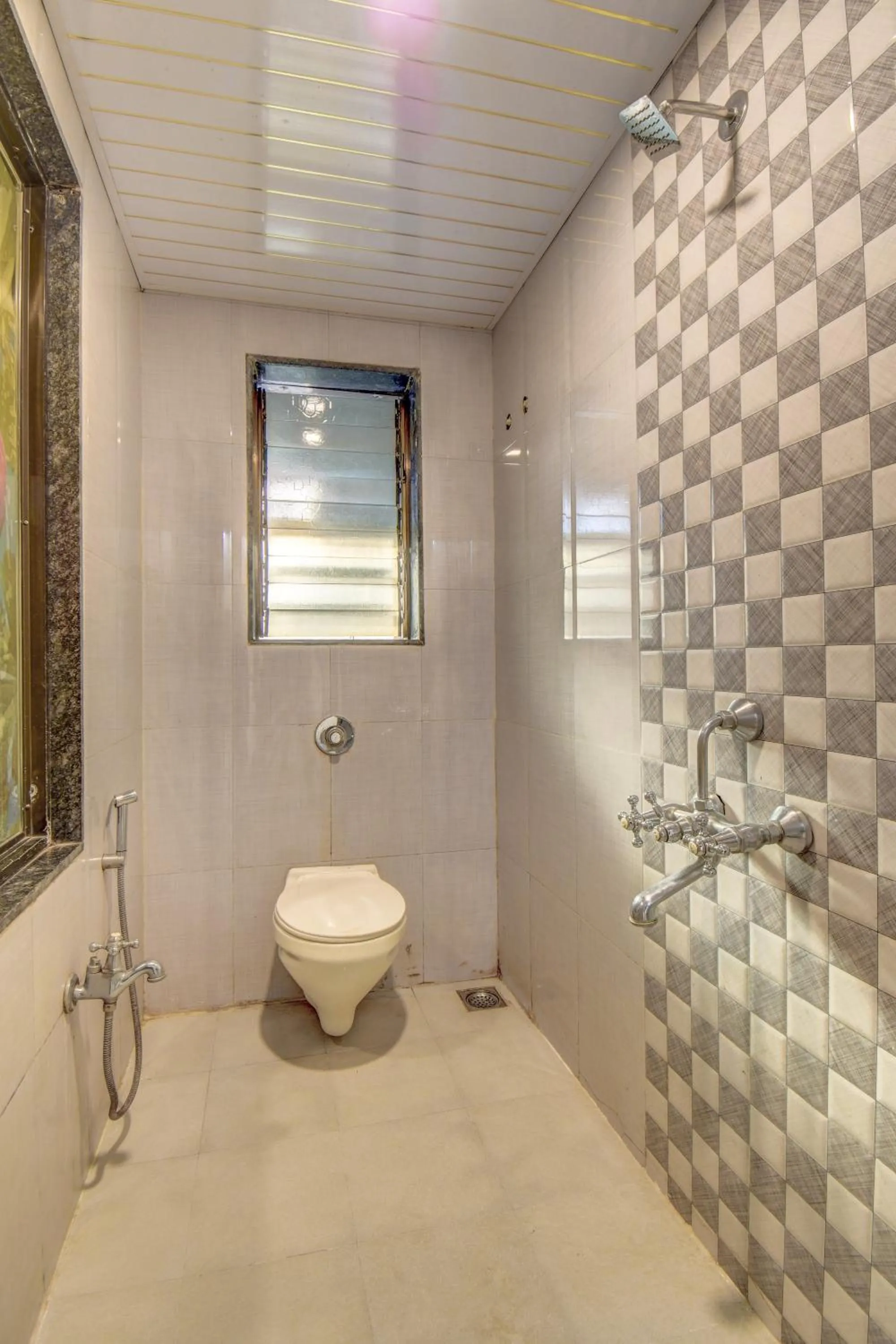 Bathroom in JK Hotels & Spa, Mahabaleshwar
