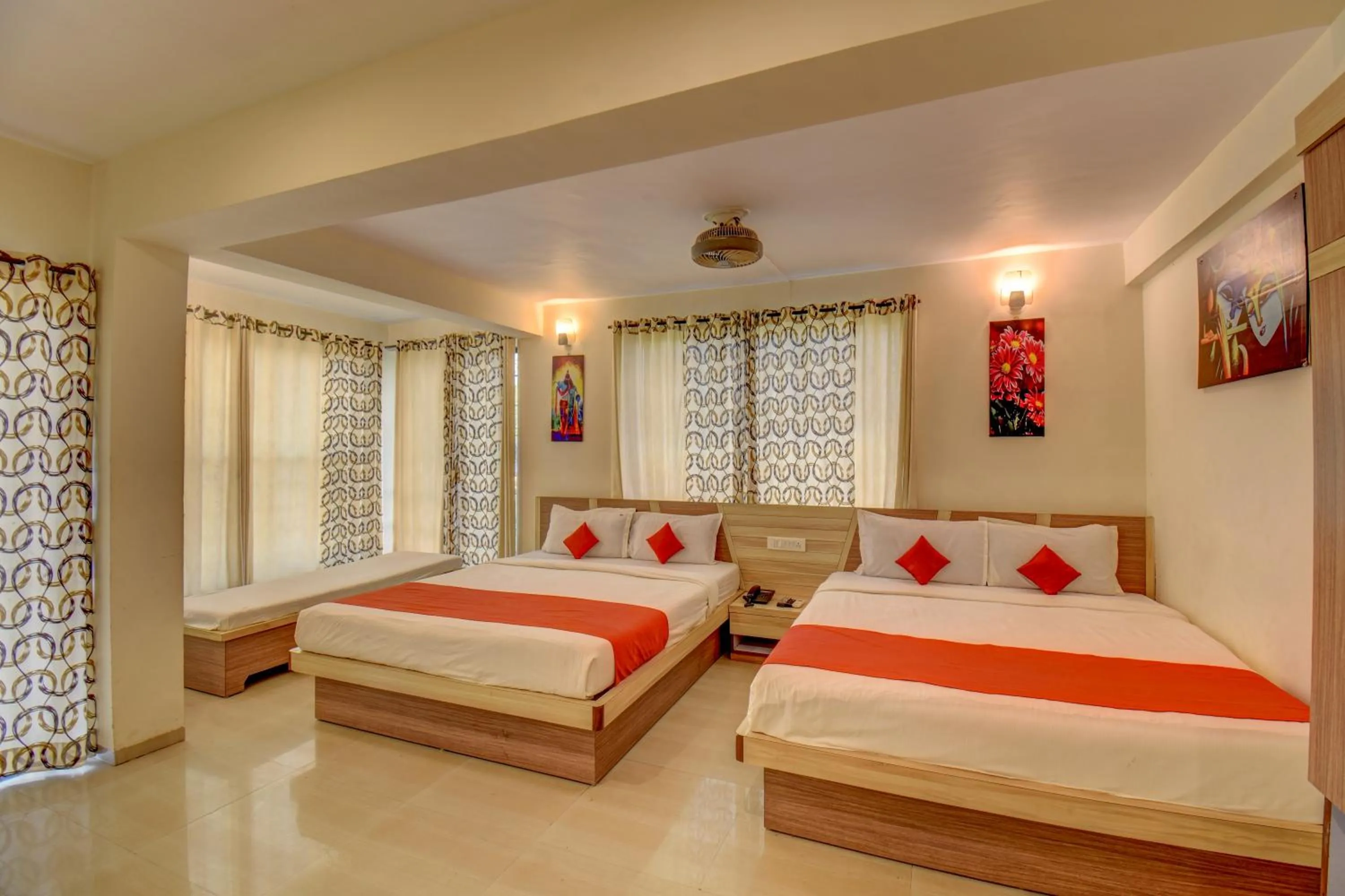 Bed in JK Hotels & Spa, Mahabaleshwar
