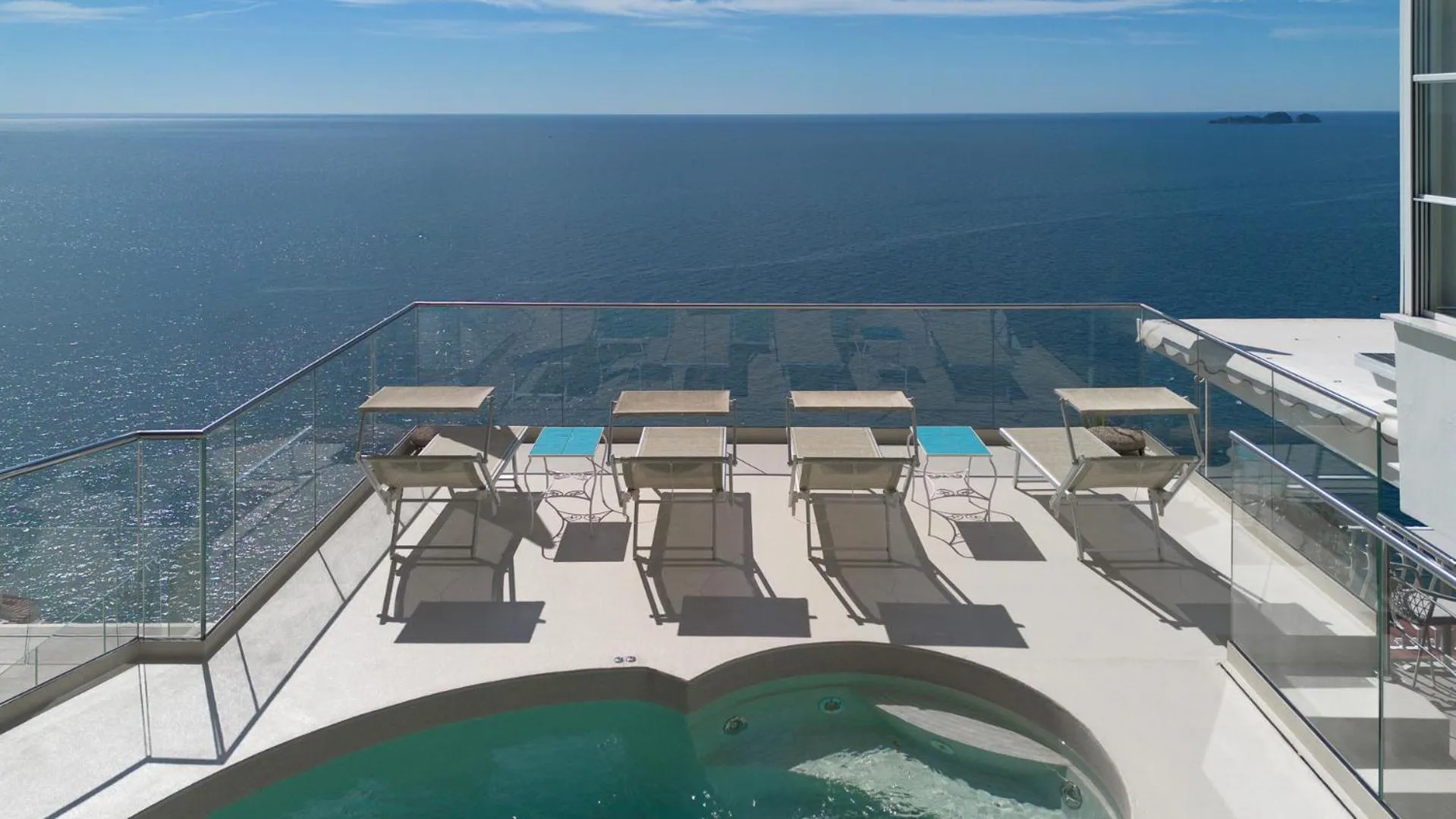 Swimming pool in Hotel Eden Roc